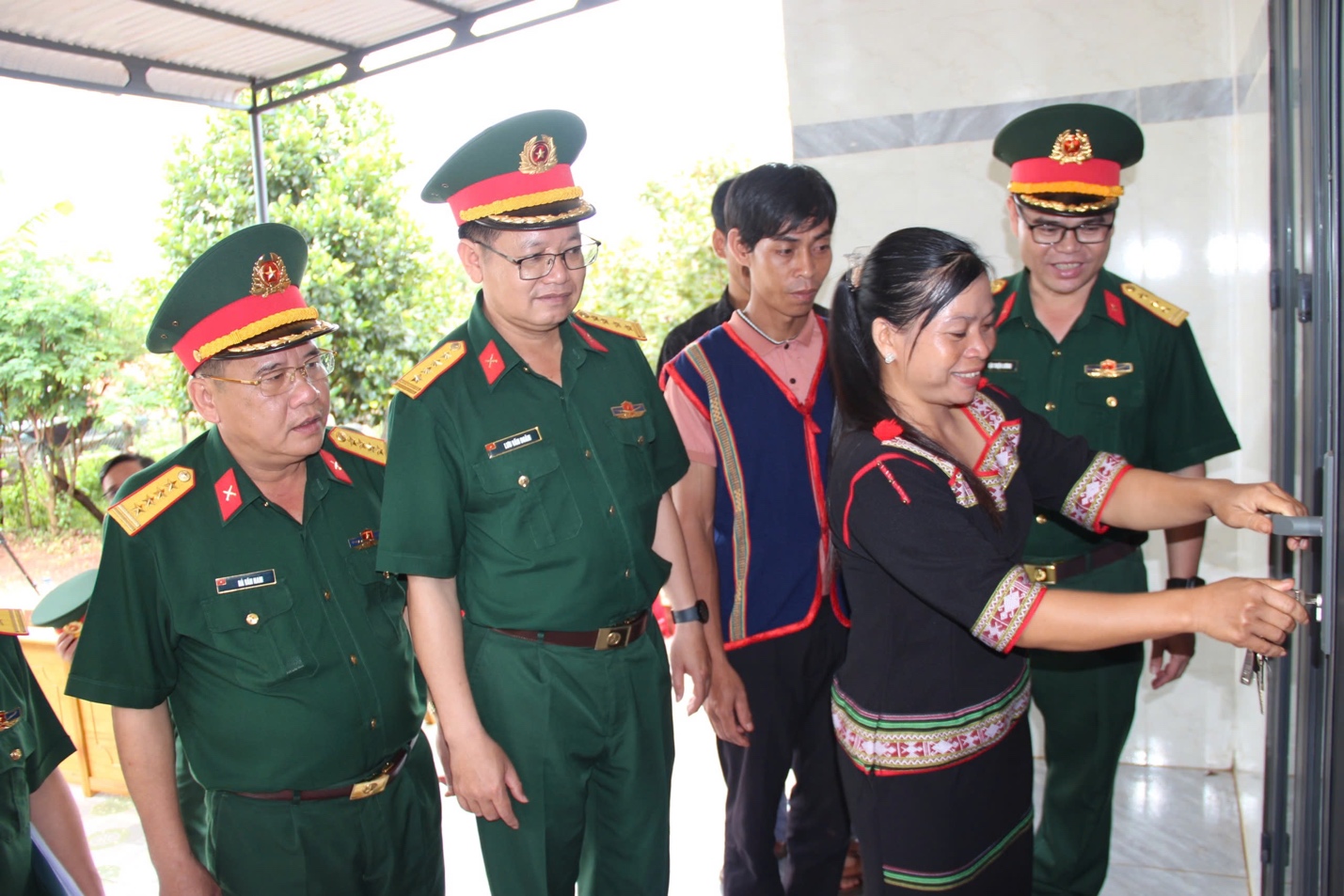 Ấm &aacute;p những ng&ocirc;i nh&agrave; nghĩa t&igrave;nh qu&acirc;n - d&acirc;n- Ảnh 3.