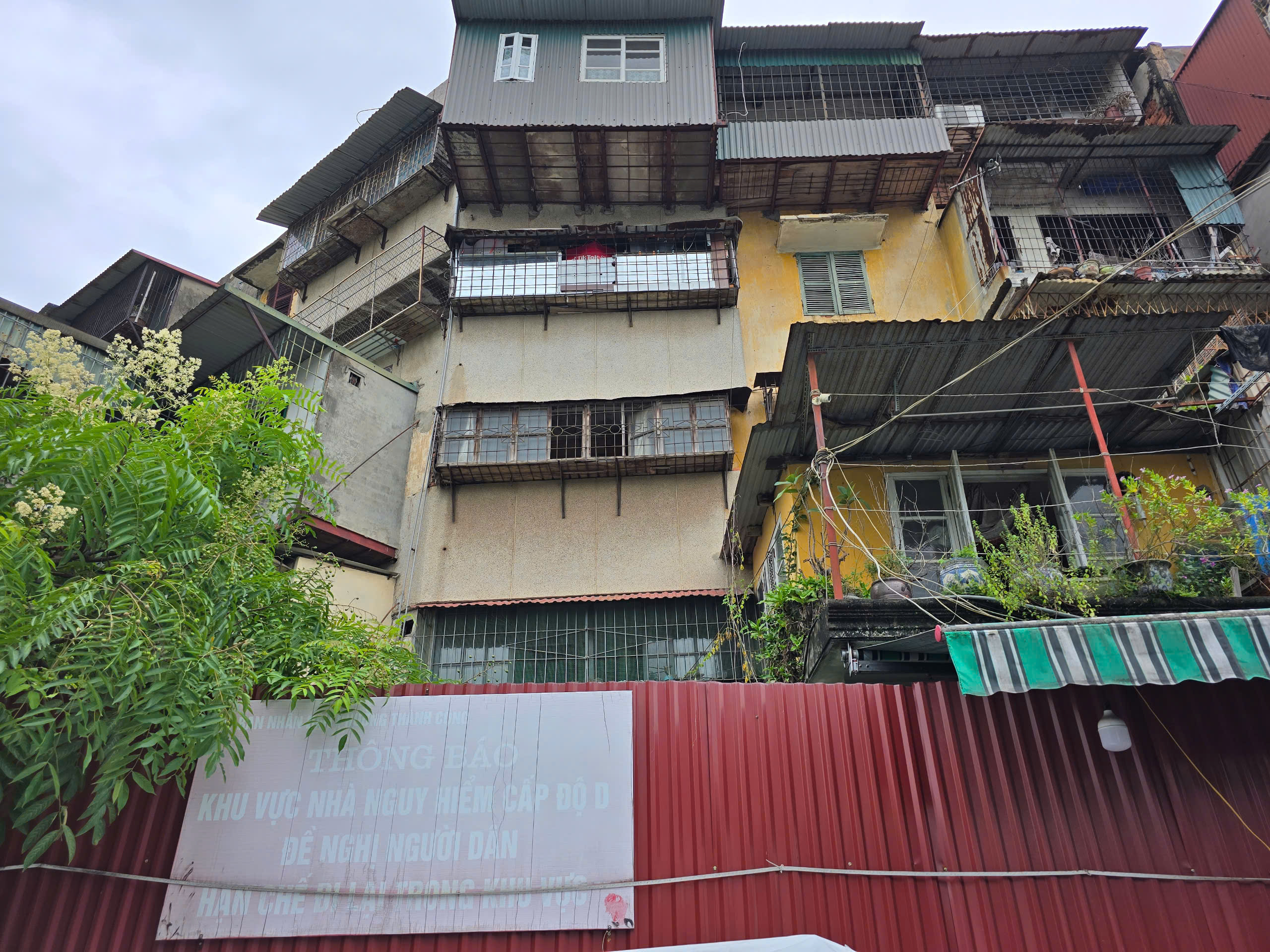 H&agrave; Nội sơ t&aacute;n khẩn cấp người d&acirc;n khỏi khu vực nguy hiểm trước khi b&atilde;o số 3 đổ bộ- Ảnh 1.