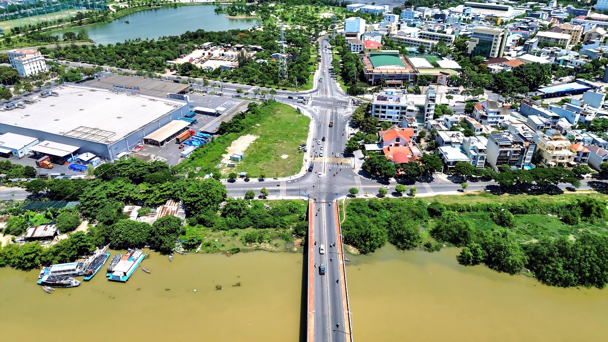 Sở X&acirc;y dựng Đ&agrave; Nẵng n&oacute;i g&igrave; về đề xuất thu hẹp vỉa h&egrave; tại n&uacute;t giao cầu H&ograve;a Xu&acirc;n?- Ảnh 1.