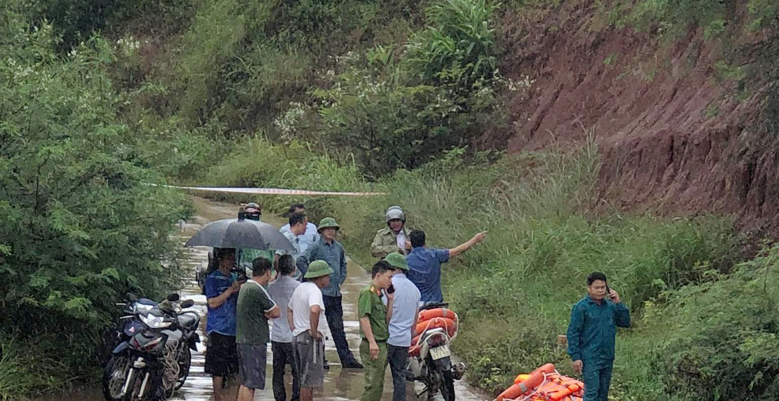 X&aacute;c minh th&ocirc;ng tin 2 người đi xe m&aacute;y qua ngầm tr&agrave;n bị lũ cuốn ở Lạng Sơn- Ảnh 1.