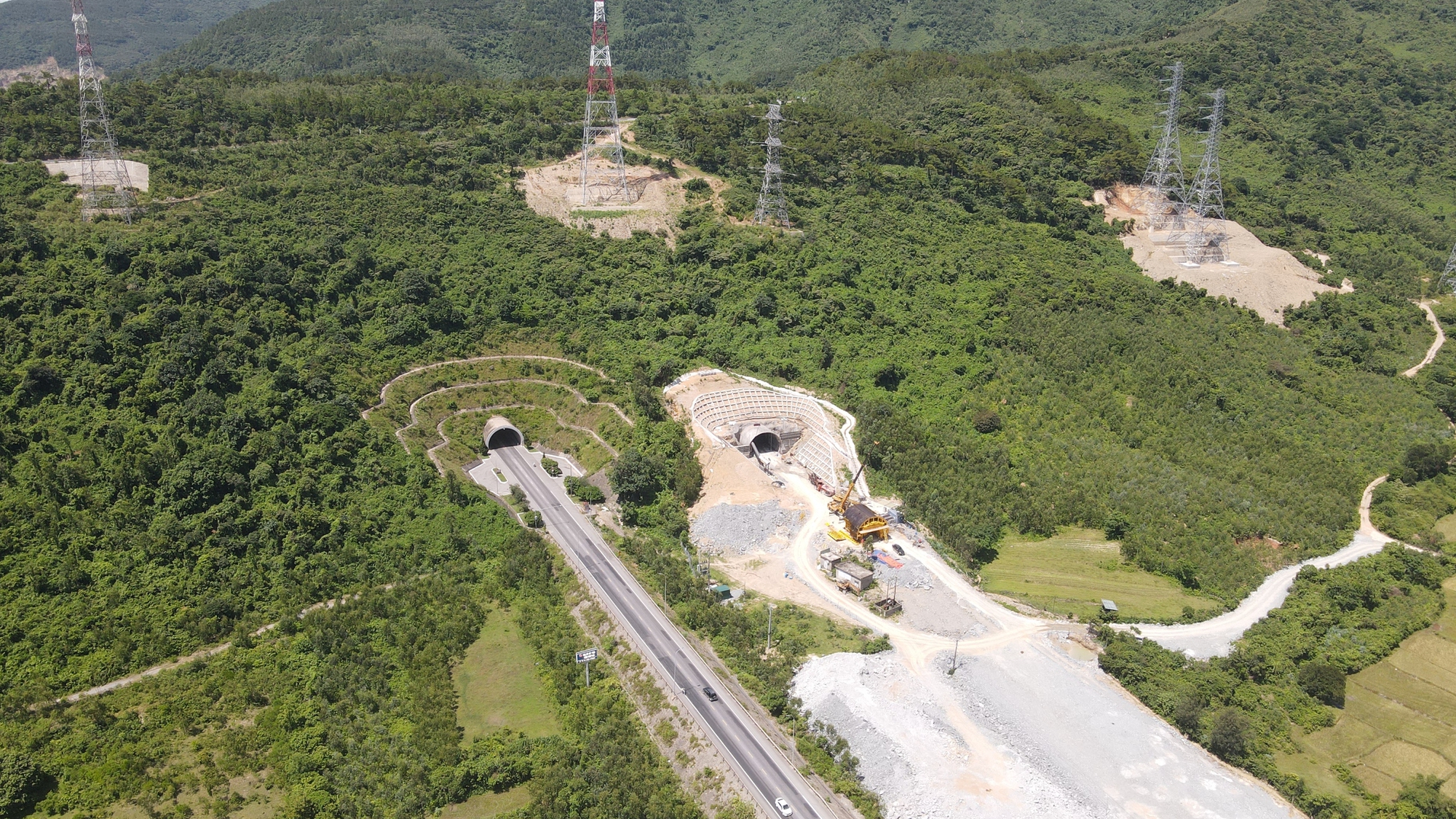 C&acirc;u chuyện của những người xuy&ecirc;n đ&aacute;, mở đường qua đại ng&agrave;n miền Trung- Ảnh 3.