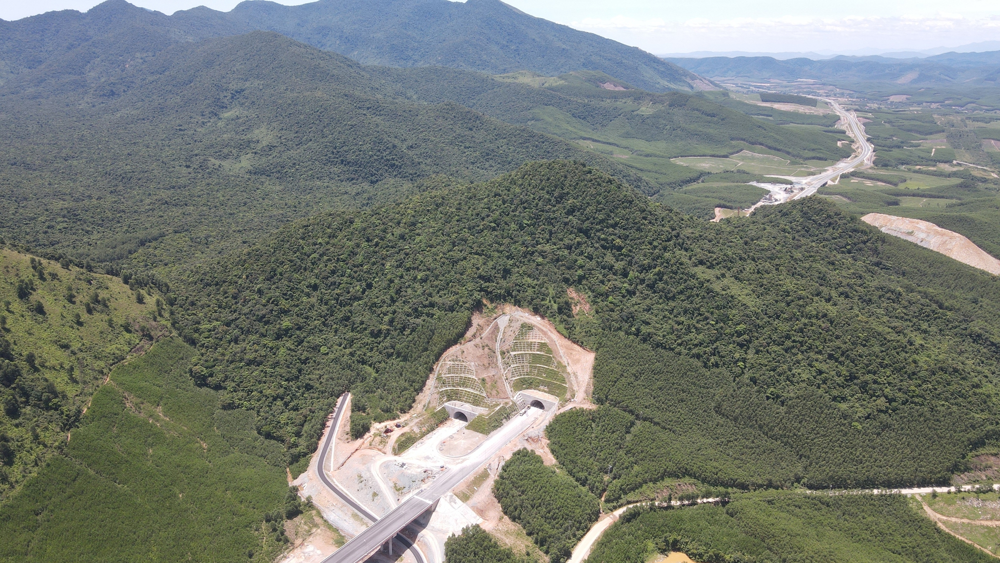 C&acirc;u chuyện của những người xuy&ecirc;n đ&aacute;, mở đường qua đại ng&agrave;n miền Trung- Ảnh 1.