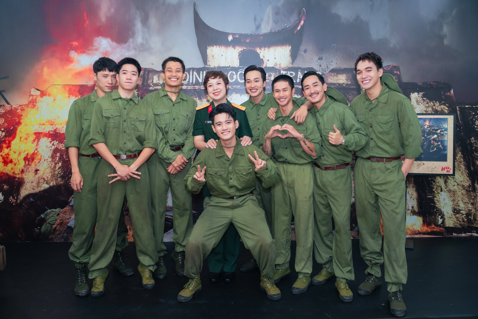 Cựu chiến binh Th&agrave;nh cổ Quảng Trị kh&oacute;c nghẹn sau khi xem "Mưa đỏ"- Ảnh 1.