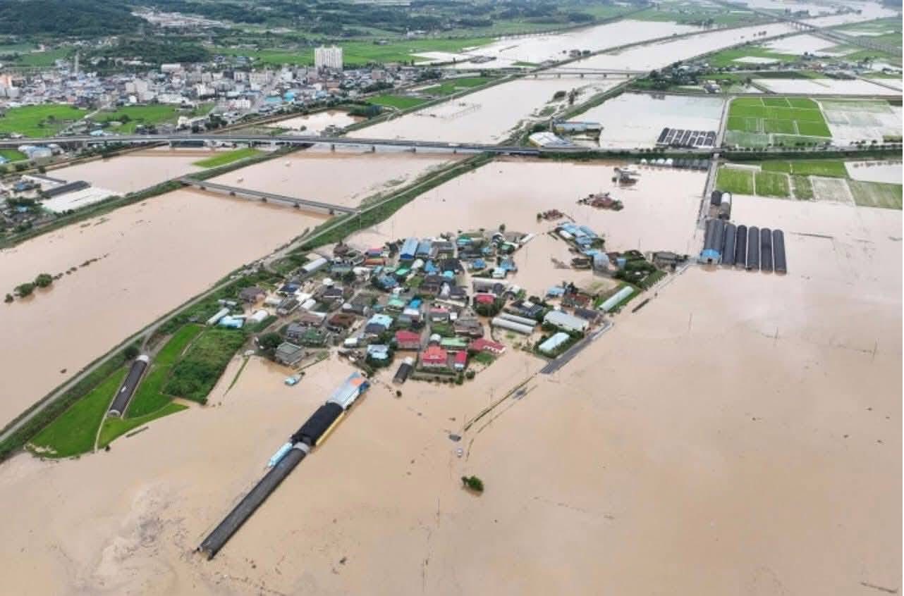 Bộ Xây dựng ra Công điện khẩn yêu cầu tập trung ứng phó mưa lũ tại lưu vực sông Cả- Ảnh 1. Bộ Xây dựng ra Công điện khẩn yêu cầu tập trung ứng phó mưa lũ tại lưu vực sông Cả- Ảnh 1.