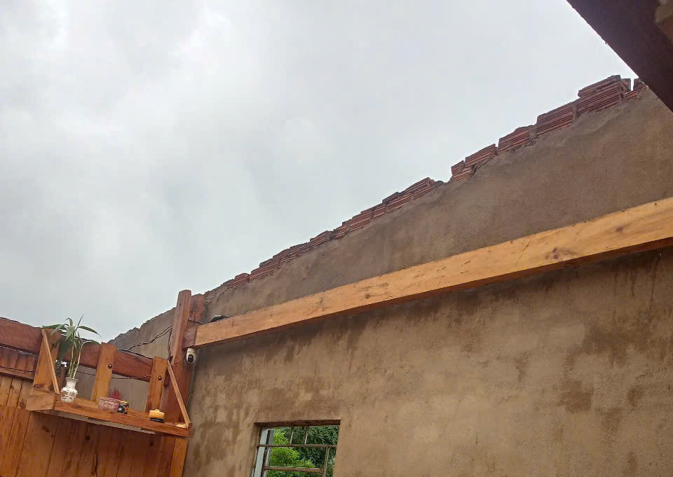 Lốc xo&aacute;y l&agrave;m tốc m&aacute;i h&agrave;ng chục ng&ocirc;i nh&agrave;, trường học, sơ t&aacute;n 140 bệnh nh&acirc;n đến nơi an to&agrave;n- Ảnh 7.