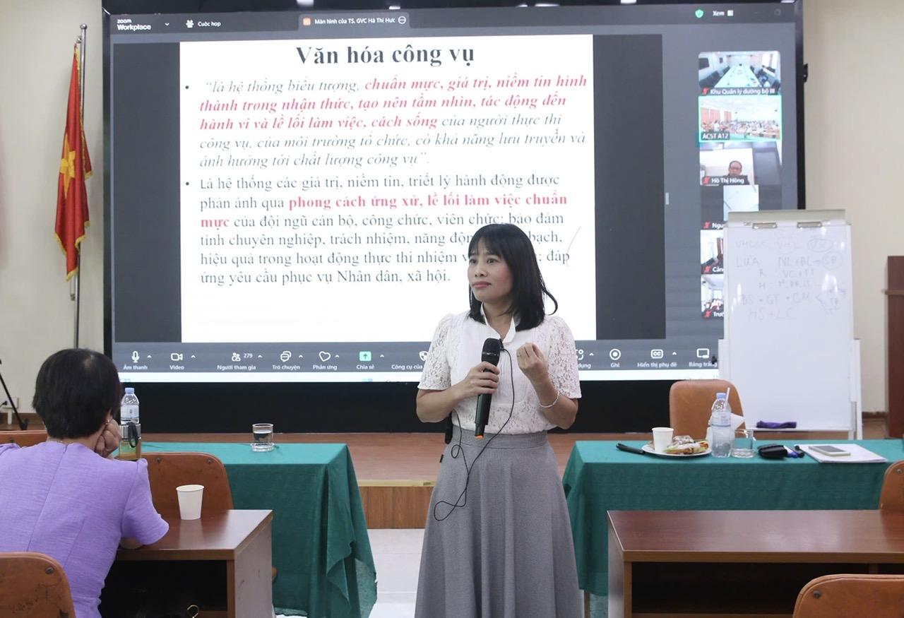 Ng&agrave;nh X&acirc;y dựng bồi dưỡng c&aacute;n bộ chuẩn mực, th&iacute;ch ứng m&ocirc;i trường số
- Ảnh 2.