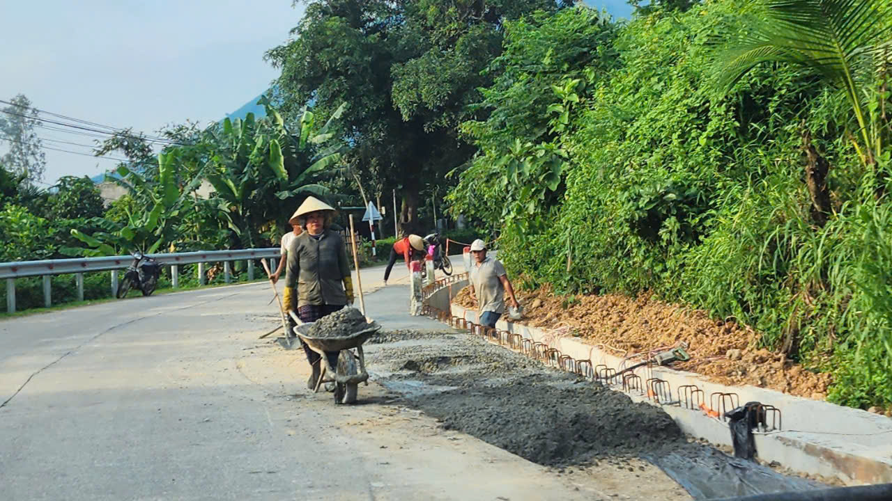 Quảng Ng&atilde;i đẩy mạnh duy tu, bảo dưỡng c&aacute;c tuyến quốc lộ ủy th&aacute;c- Ảnh 2.