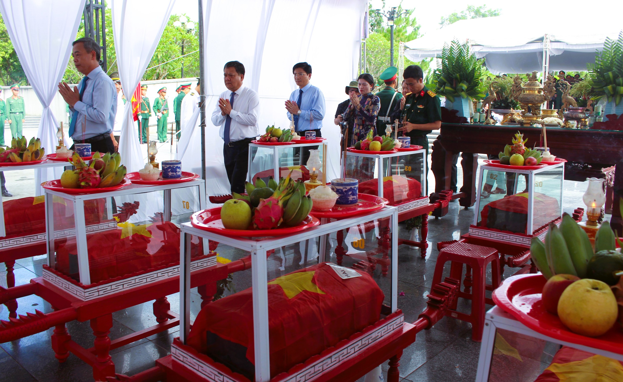 Quảng Trị tổ chức truy điệu, an t&aacute;ng 12 h&agrave;i cốt liệt sĩ- Ảnh 8.