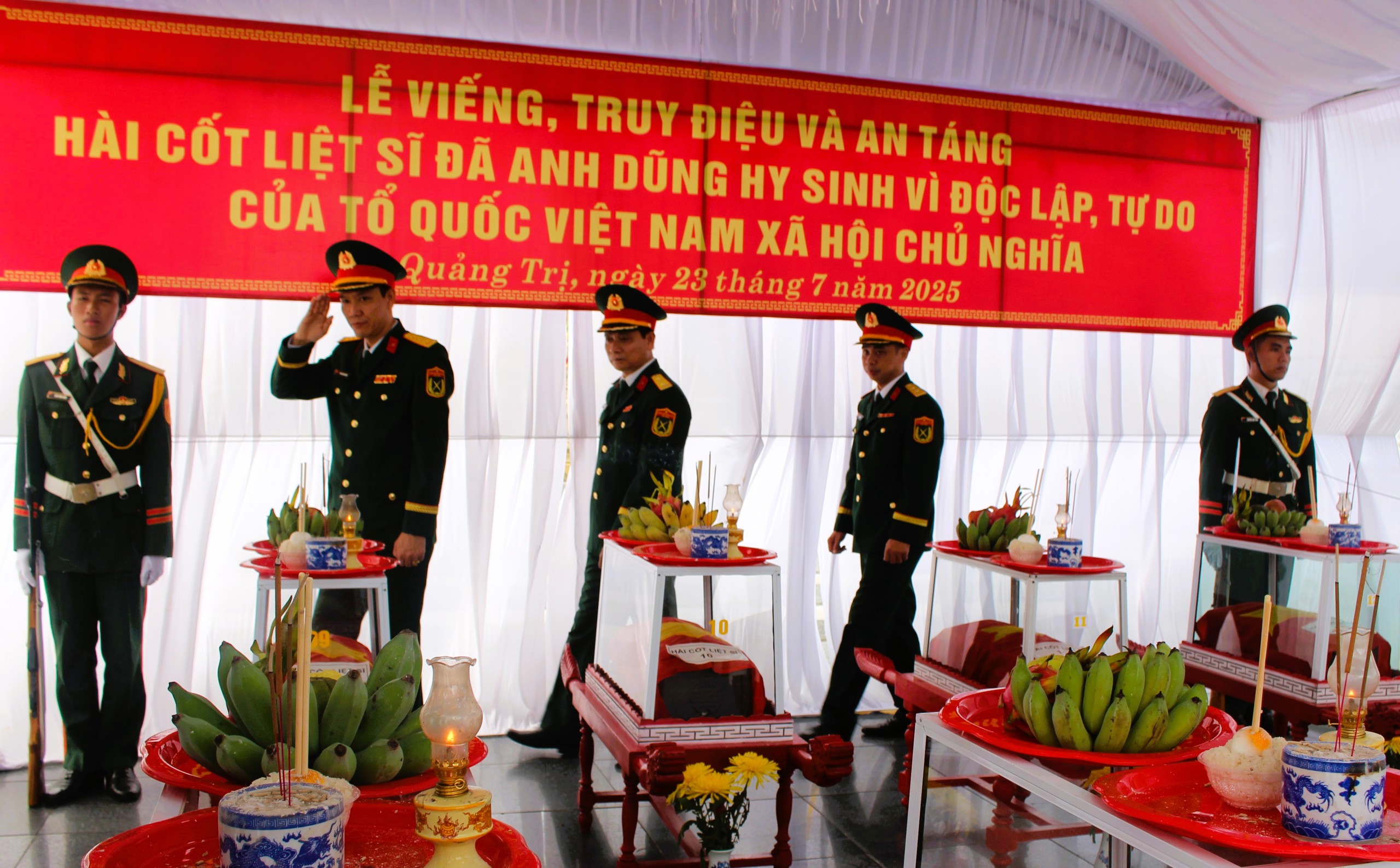 Quảng Trị tổ chức truy điệu, an t&aacute;ng 12 h&agrave;i cốt liệt sĩ- Ảnh 9.