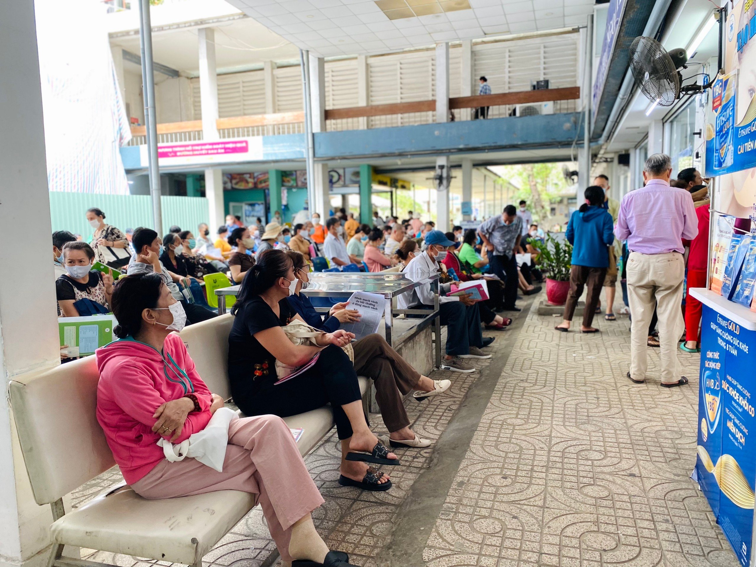 Dịch sốt xuất huyết b&ugrave;ng ph&aacute;t tại TP.HCM: 10 ca tử vong, nhiều bệnh nh&acirc;n diễn biến nặng- Ảnh 2.