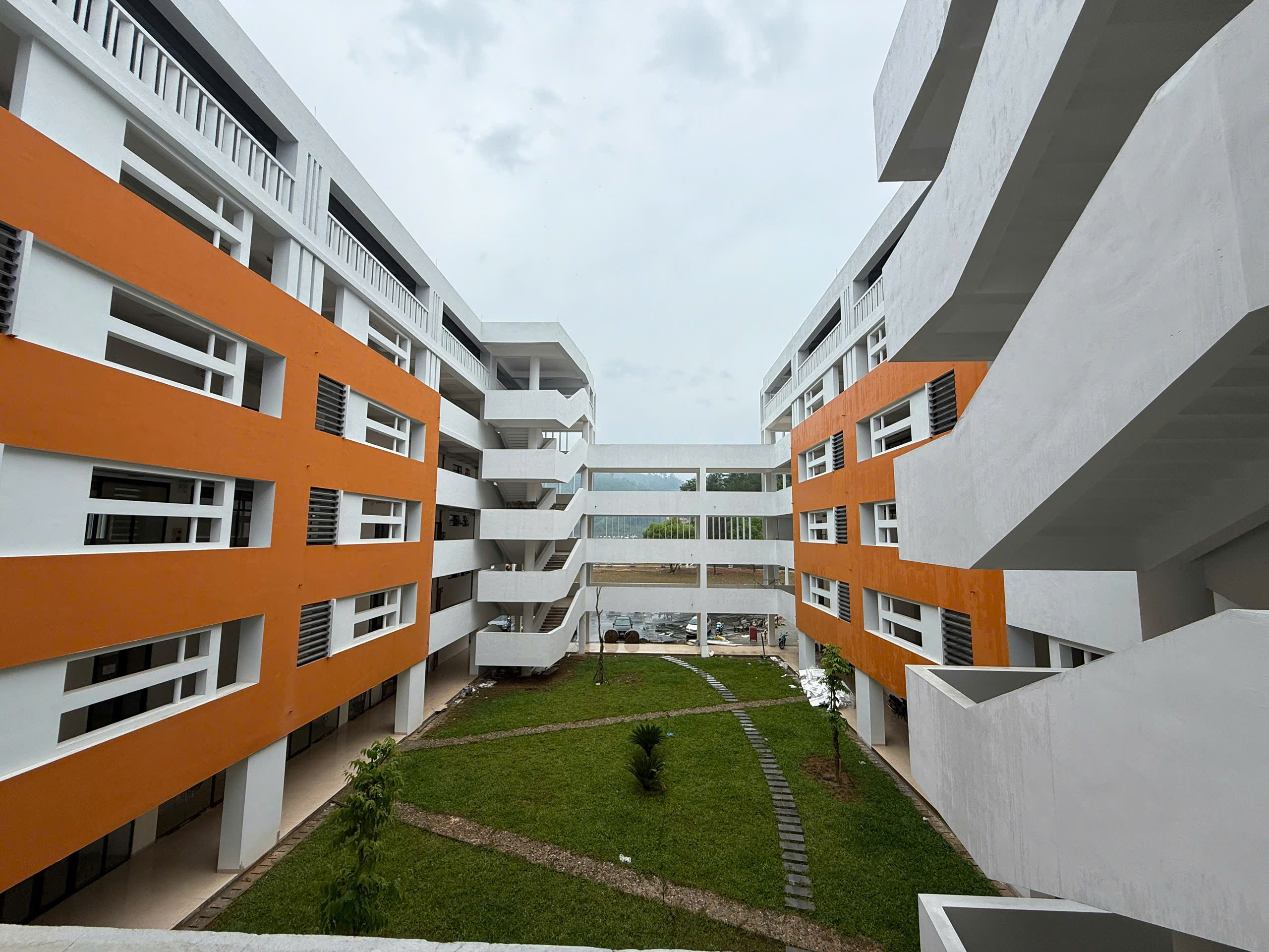 Toàn cảnh Trường chuyên Lào Cai với vốn đầu tư 350 tỷ đồng trước ngày khánh thành- Ảnh 10. Toàn cảnh Trường chuyên Lào Cai với vốn đầu tư 350 tỷ đồng trước ngày khánh thành- Ảnh 10.