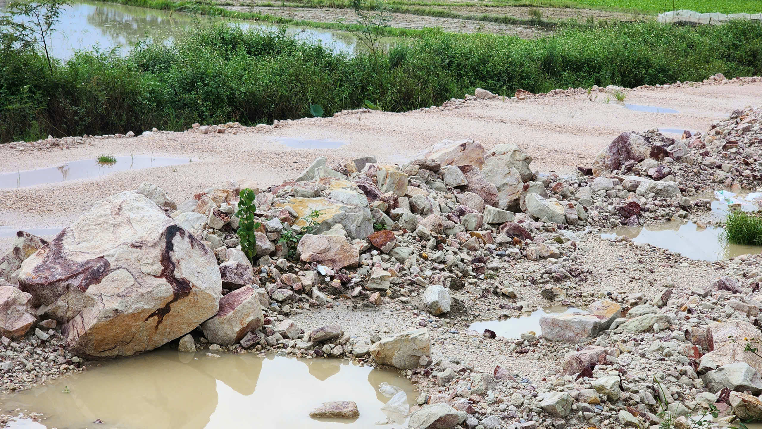Thiếu mặt bằng, dự &aacute;n đường trăm tỷ qua khu c&ocirc;ng nghiệp ở Bắc Ninh vỡ tiến độ- Ảnh 20.