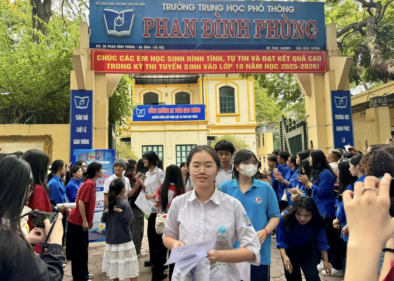 H&agrave; Nội bổ sung hơn 1.100 học sinh v&agrave;o lớp 10 c&ocirc;ng lập- Ảnh 1.