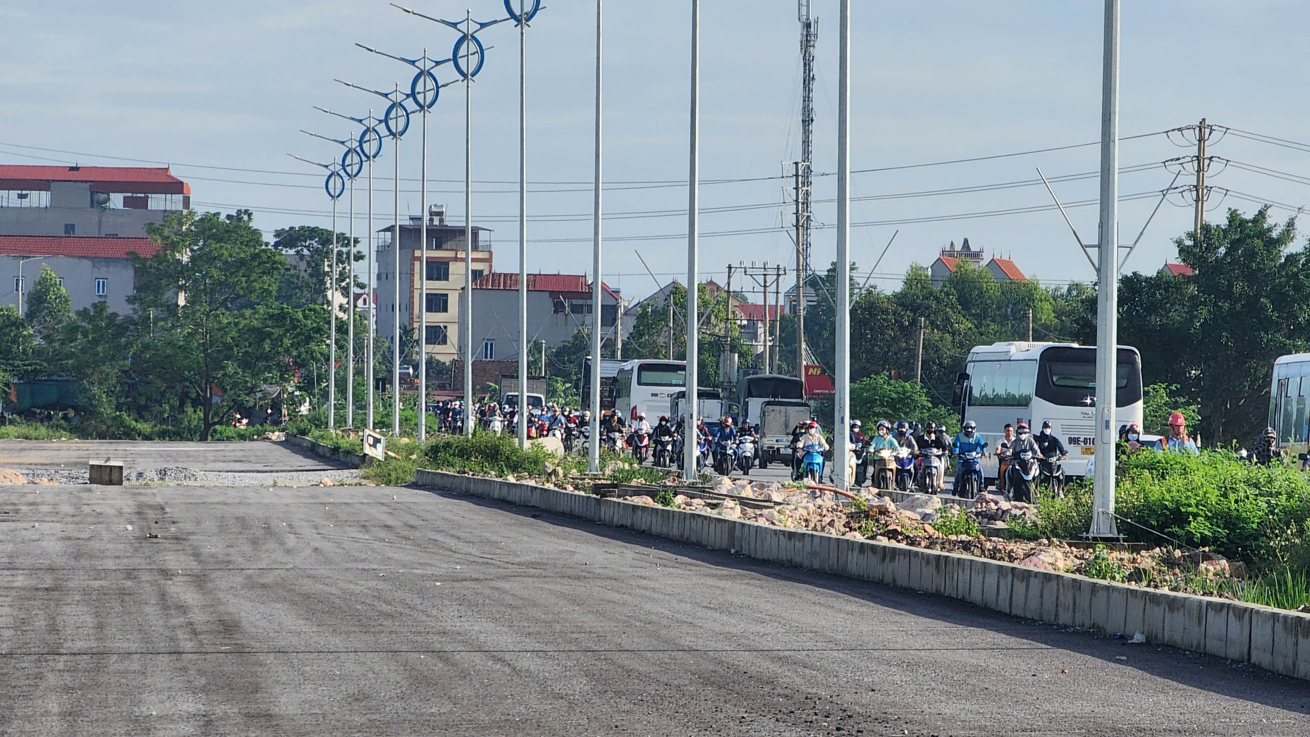 Thiếu mặt bằng, dự &aacute;n đường trăm tỷ qua khu c&ocirc;ng nghiệp ở Bắc Ninh vỡ tiến độ- Ảnh 7.