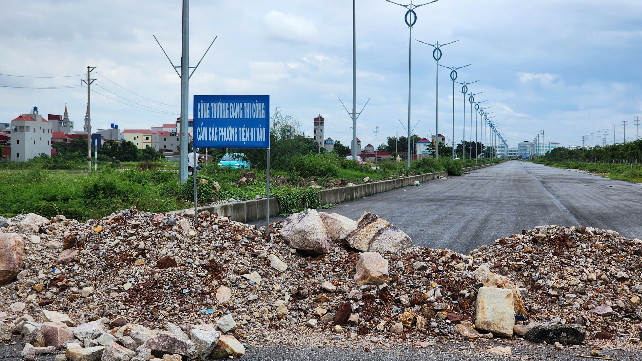 Thiếu mặt bằng, dự &aacute;n đường trăm tỷ qua khu c&ocirc;ng nghiệp ở Bắc Ninh vỡ tiến độ- Ảnh 8.