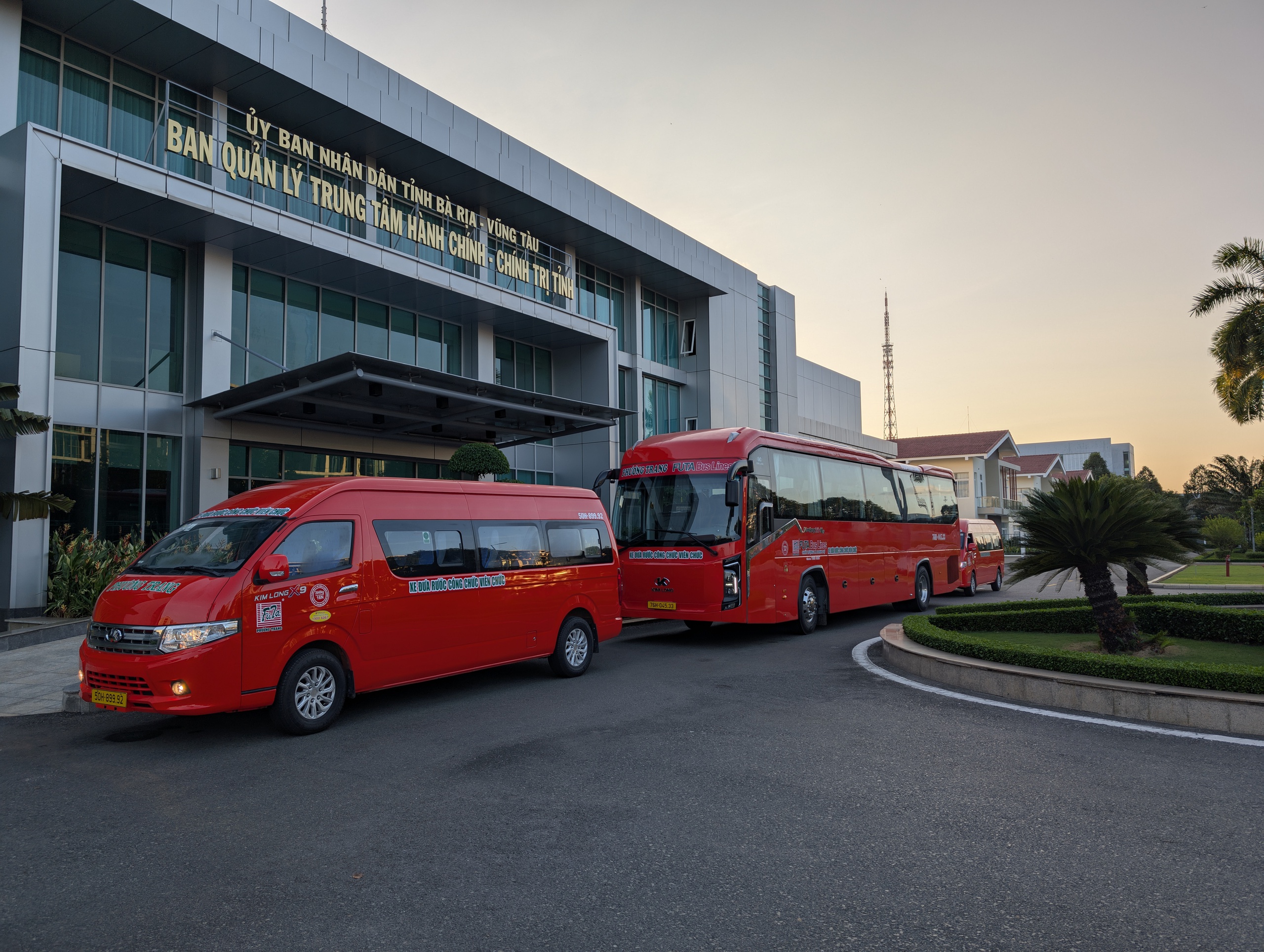 Chuyện của những cán bộ làm việc xa nhà hơn 100km sau sáp nhập- Ảnh 5. Chuyện của những cán bộ làm việc xa nhà hơn 100km sau sáp nhập- Ảnh 5.