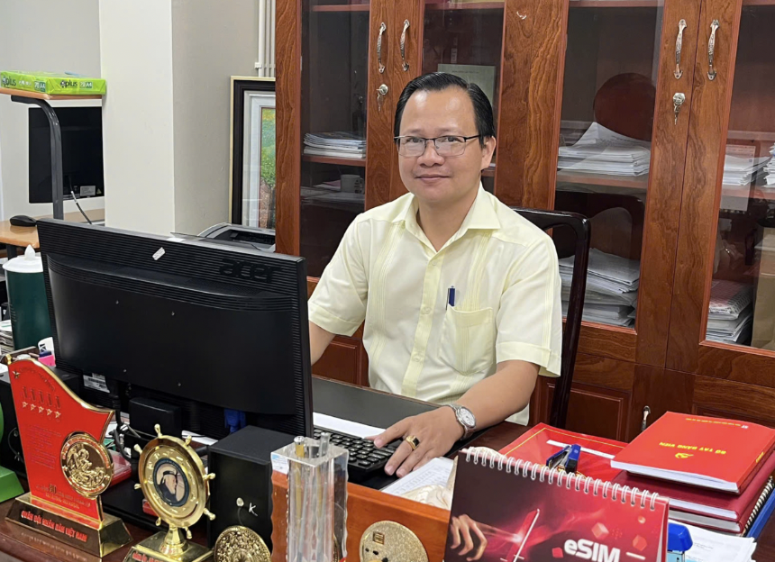 Chuyện của những cán bộ làm việc xa nhà hơn 100km sau sáp nhập- Ảnh 2. Chuyện của những cán bộ làm việc xa nhà hơn 100km sau sáp nhập- Ảnh 2.