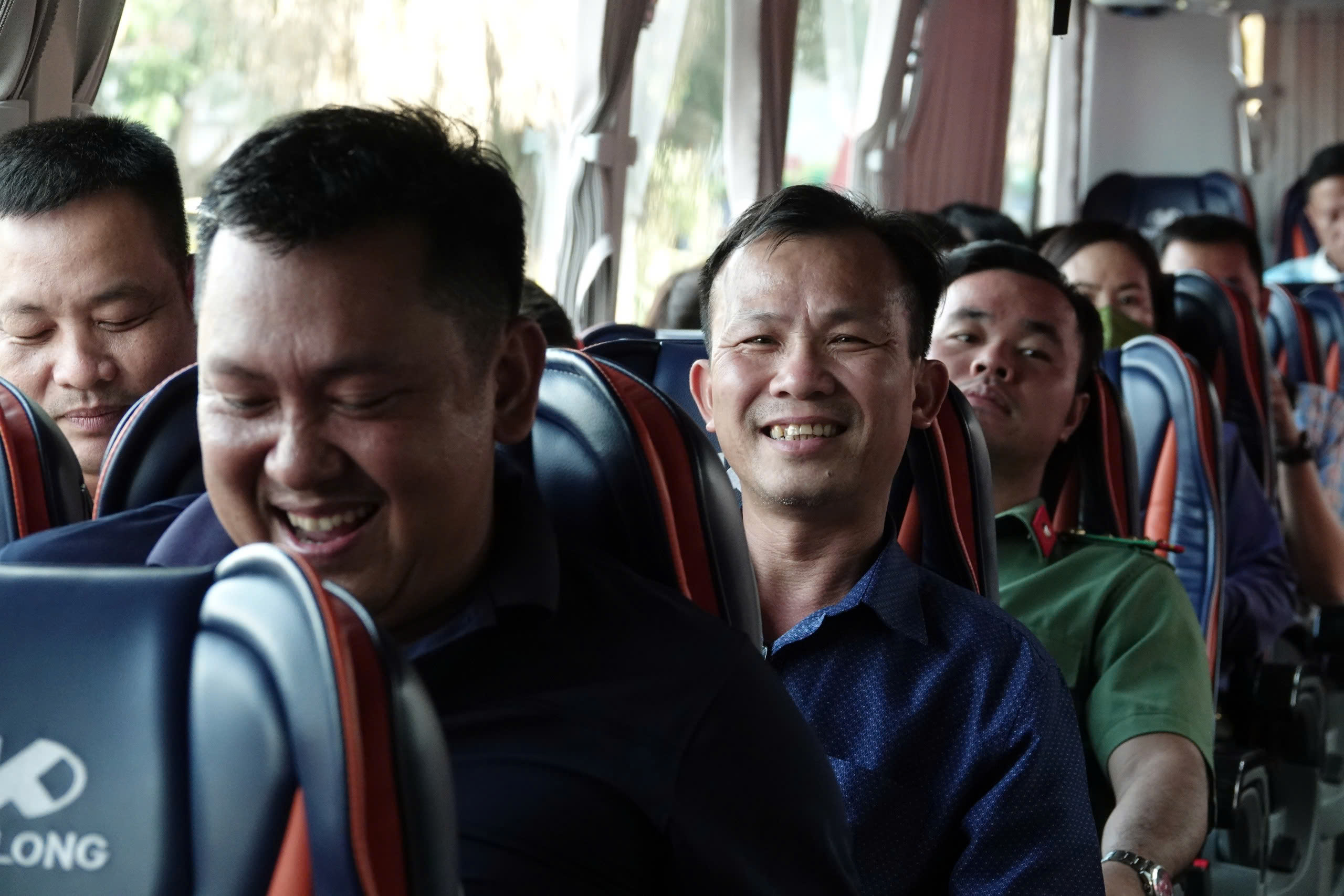 Chuyện của những cán bộ làm việc xa nhà hơn 100km sau sáp nhập- Ảnh 4. Chuyện của những cán bộ làm việc xa nhà hơn 100km sau sáp nhập- Ảnh 4.