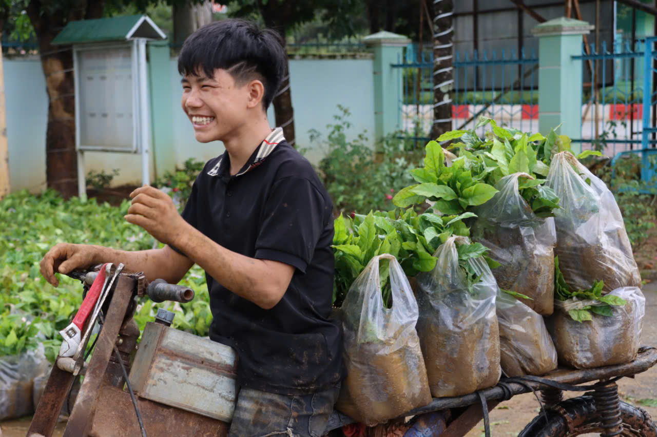 H&agrave;ng trăm ngh&igrave;n c&acirc;y giống trao tay đồng b&agrave;o Tu Mơ R&ocirc;ng thay cho hoa ch&uacute;c mừng đại hội- Ảnh 3.