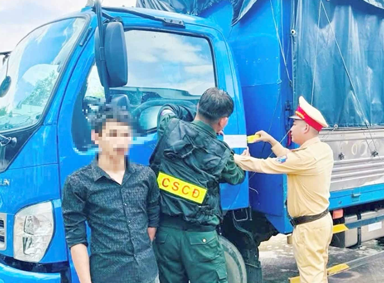 Ph&aacute;t hiện t&agrave;i xế điều khiển xe tải tr&ecirc;n quốc lộ dương t&iacute;nh với ma t&uacute;y- Ảnh 1.