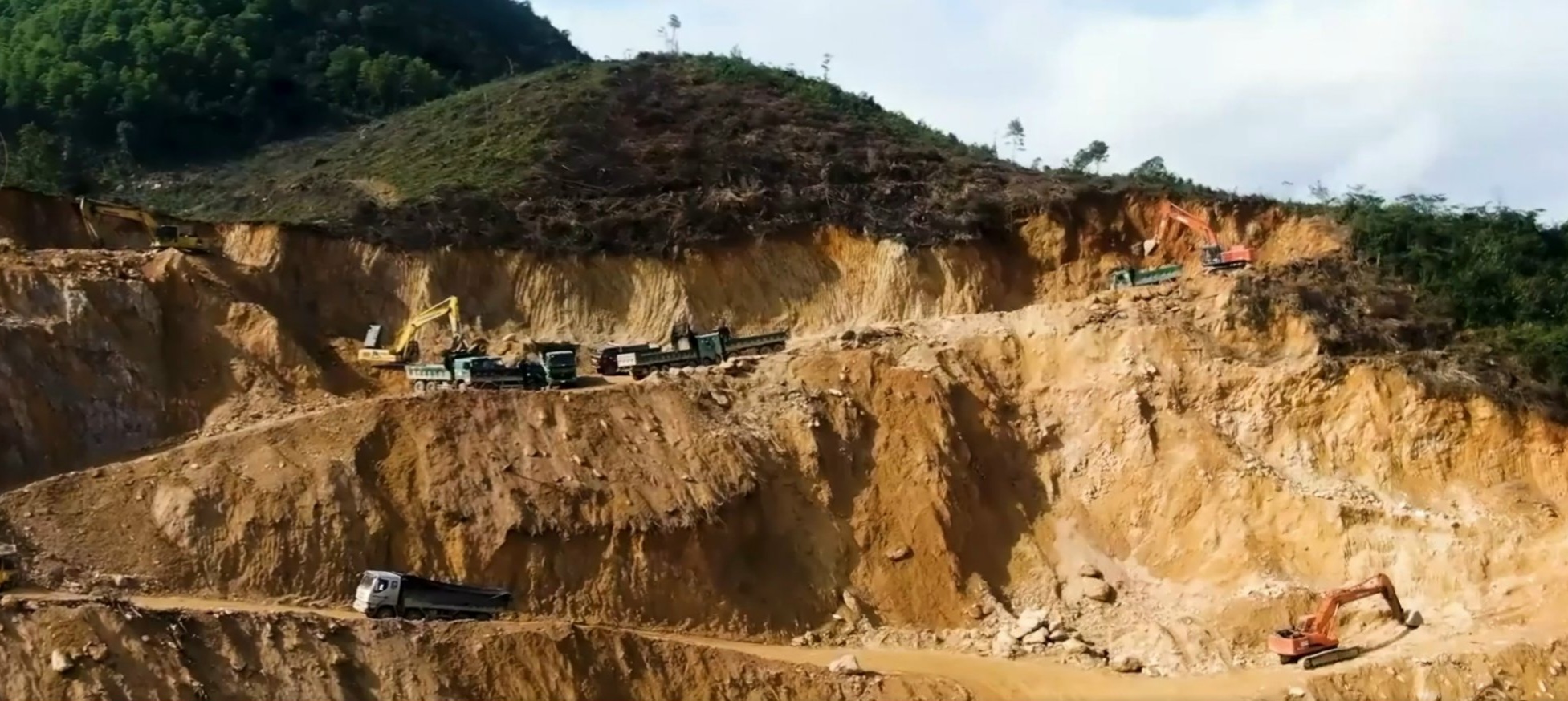 Hà Tĩnh: Đồng bộ các giải pháp xử lý tồn đọng về đất đai, bồi thường GPMB dự án trọng điểm- Ảnh 1. Hà Tĩnh: Đồng bộ các giải pháp xử lý tồn đọng về đất đai, bồi thường GPMB dự án trọng điểm- Ảnh 1.