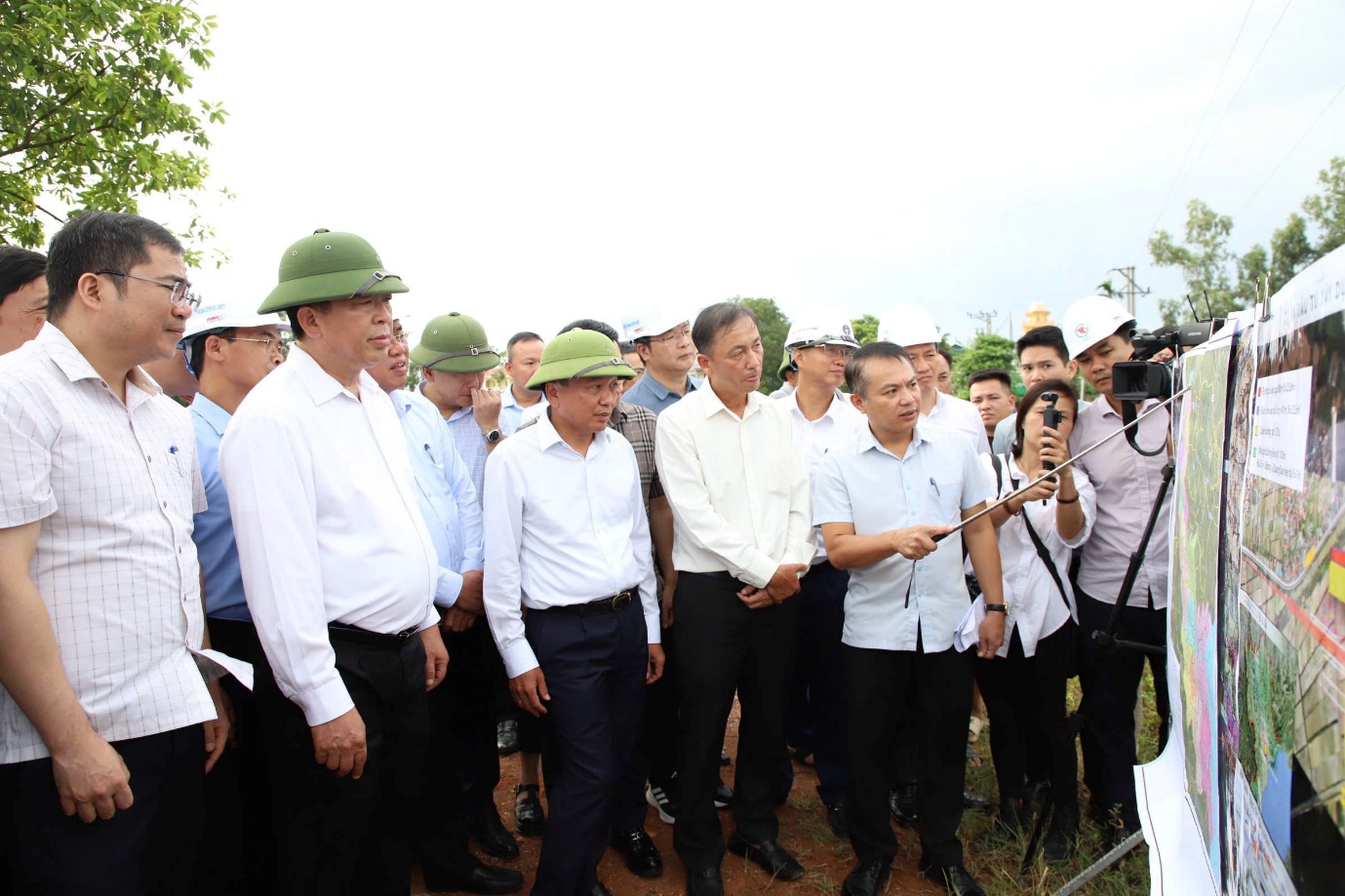 Bộ trưởng Trần Hồng Minh: Chuẩn bị kỹ c&aacute;c điều kiện khởi c&ocirc;ng dự &aacute;n đường sắt trọng điểm- Ảnh 4.