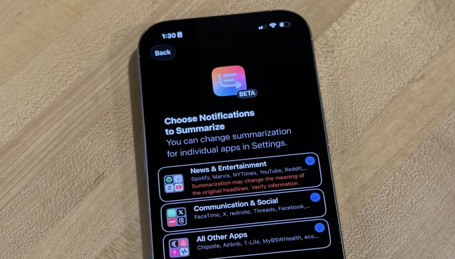 Apple mang t&iacute;nh năng t&oacute;m tắt th&ocirc;ng b&aacute;o bằng AI trở lại trong iOS 26 beta 4- Ảnh 1.