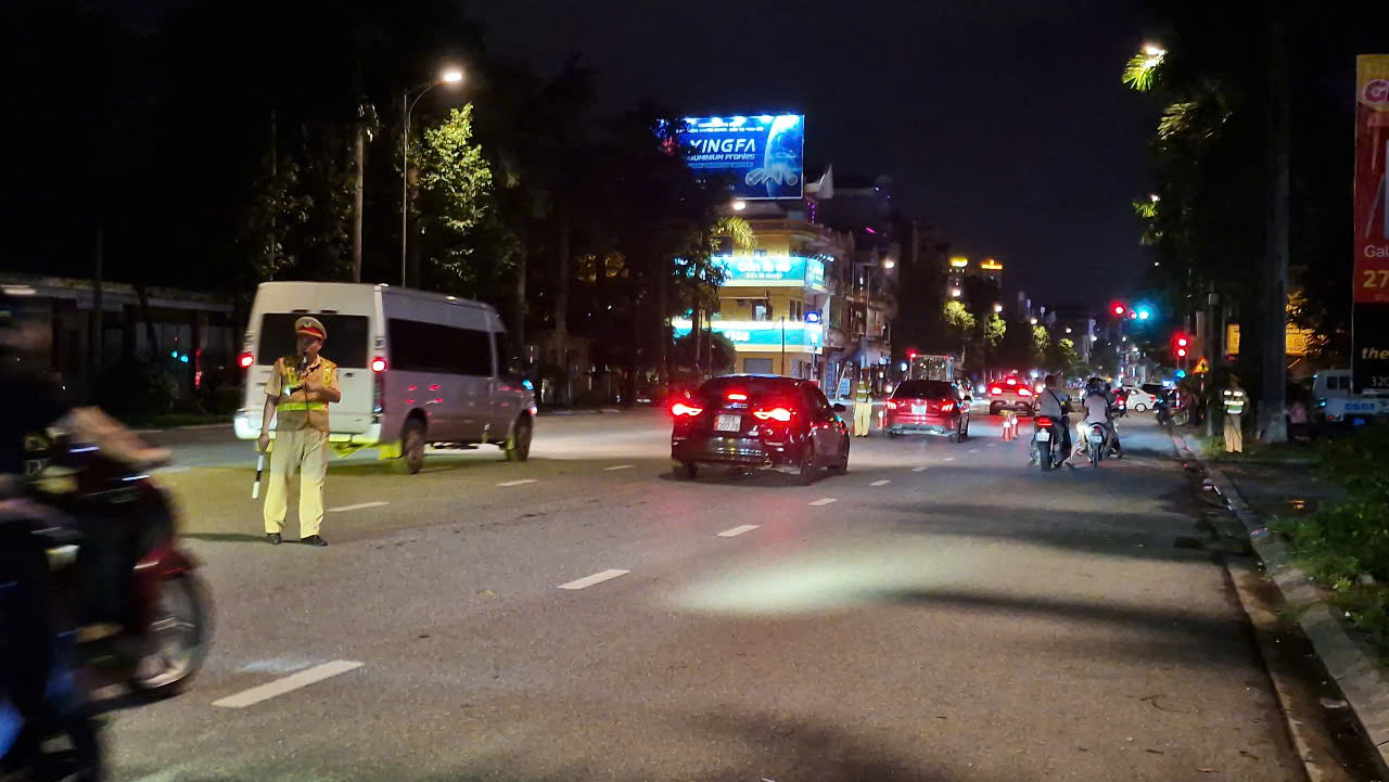 To&agrave;n cảnh 240 CSGT Bắc Ninh d&agrave;n trận xử l&yacute; &ldquo;qu&aacute;i xế&rdquo;, ph&ograve;ng chống đua xe tr&aacute;i ph&eacute;p- Ảnh 6.