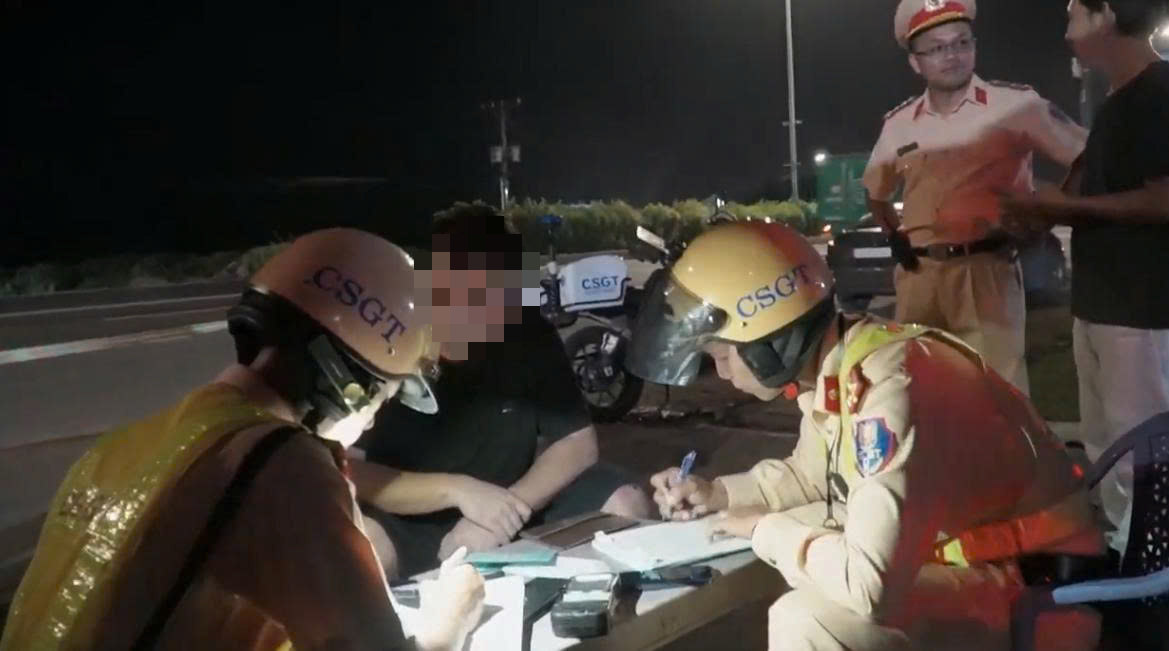 Chạy quá tốc độ trong đêm, nhiều tài xế bị phạt nặng- Ảnh 2. Chạy quá tốc độ trong đêm, nhiều tài xế bị phạt nặng- Ảnh 2.