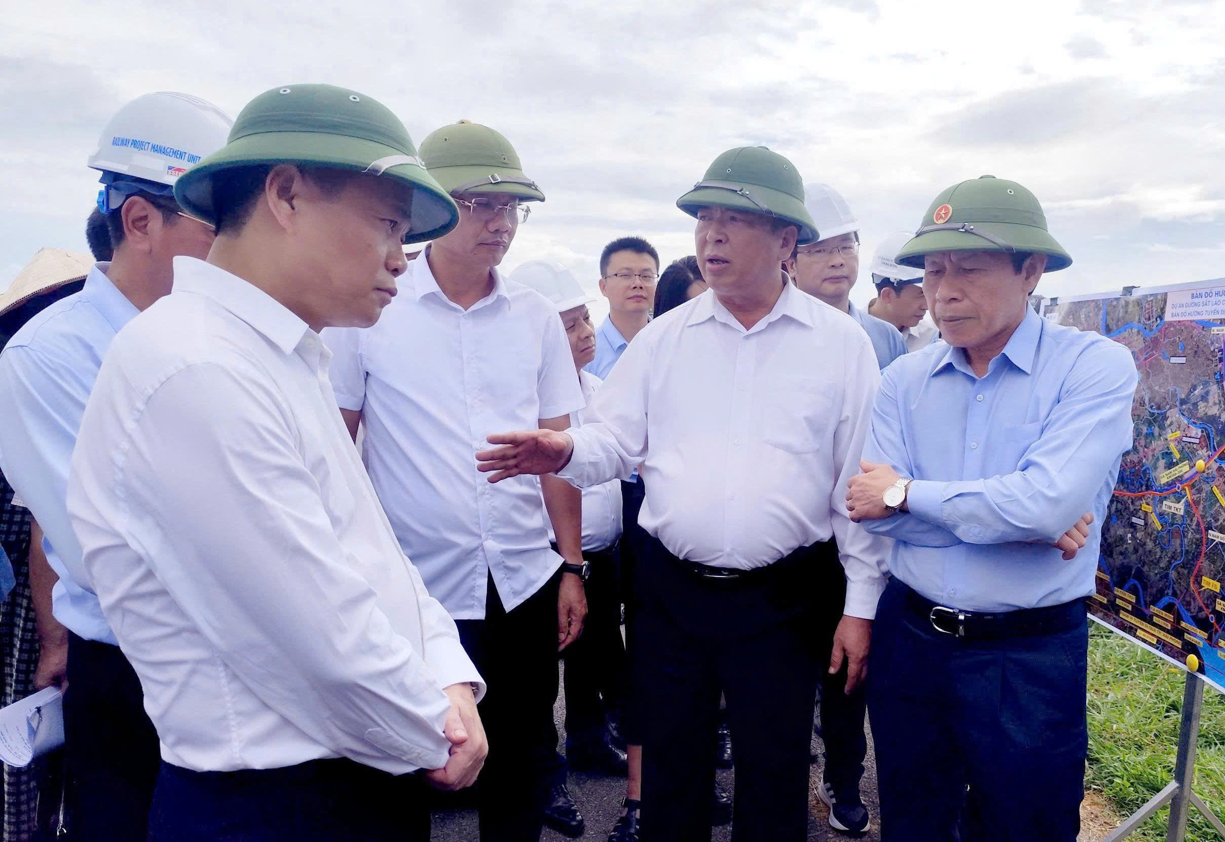 Bộ trưởng Trần Hồng Minh: Chuẩn bị kỹ c&aacute;c điều kiện khởi c&ocirc;ng dự &aacute;n đường sắt trọng điểm- Ảnh 3.