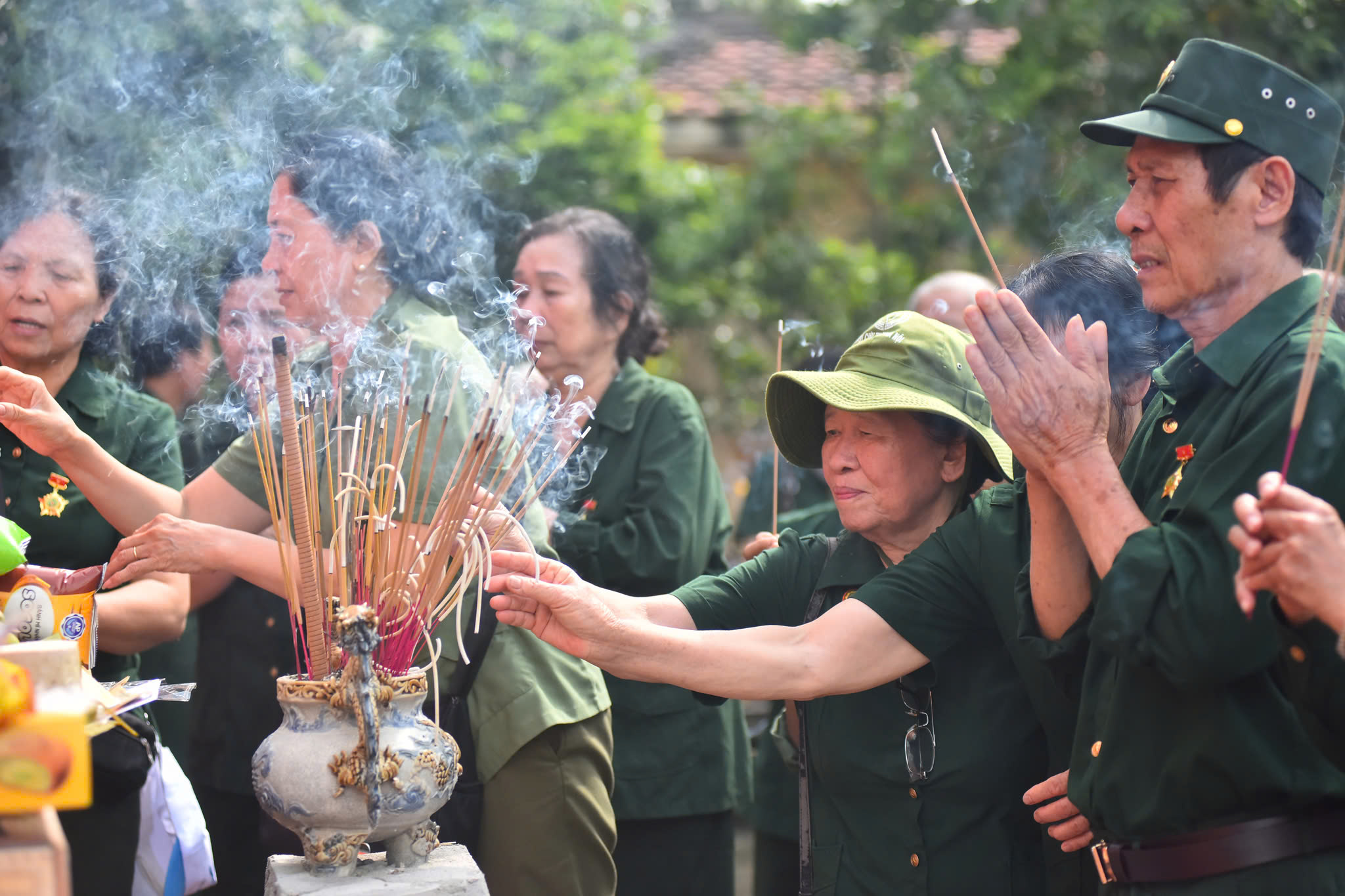 Nơi ghi dấu những chiến c&ocirc;ng "sống b&aacute;m cầu đường, chết ki&ecirc;n cường dũng cảm" ở Thủ đ&ocirc;- Ảnh 3.