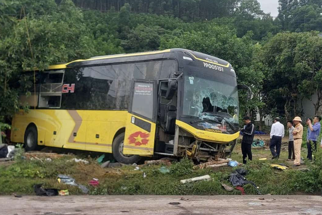 Thủ tướng y&ecirc;u cầu khẩn trương điều tra vụ TNGT xe kh&aacute;ch 10 người chết ở H&agrave; Tĩnh- Ảnh 2.