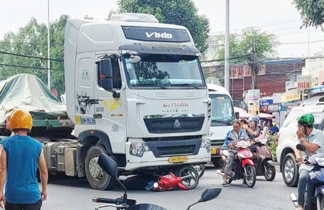 Đồng Nai: Xe m&aacute;y va chạm xe đầu k&eacute;o, người đ&agrave;n &ocirc;ng tử vong- Ảnh 1.