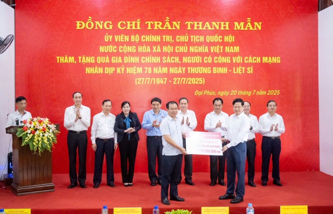 Agribank tri &acirc;n thương binh, liệt sĩ, người c&oacute; c&ocirc;ng với c&aacute;ch mạng dịp 27/7- Ảnh 1.