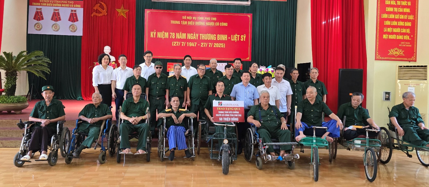Agribank tri &acirc;n thương binh, liệt sĩ, người c&oacute; c&ocirc;ng với c&aacute;ch mạng dịp 27/7- Ảnh 3.