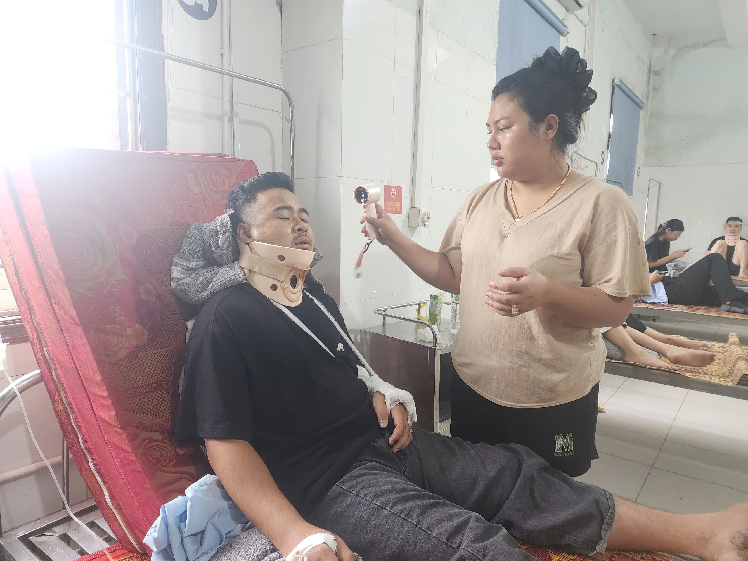 Danh tính 25 nạn nhân và nguyên nhân vụ lật xe khách khiến 10 người tử vong ở Hà Tĩnh- Ảnh 2. Danh tính 25 nạn nhân và nguyên nhân vụ lật xe khách khiến 10 người tử vong ở Hà Tĩnh- Ảnh 2.