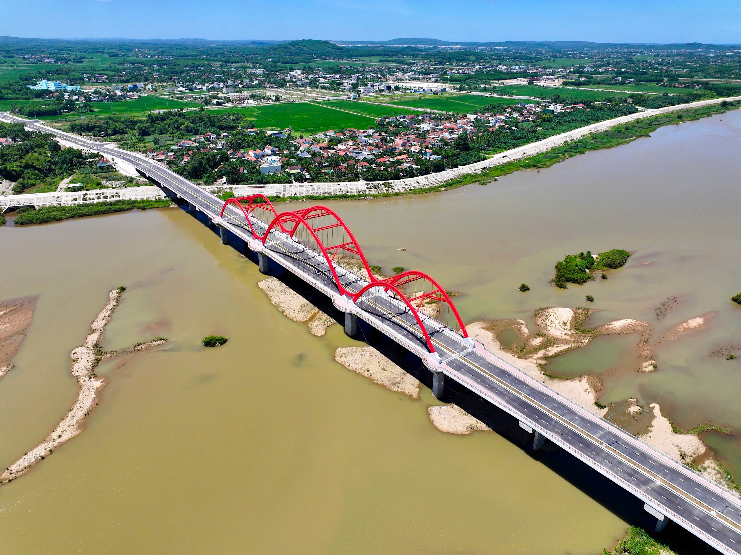 Quảng Ngãi khởi công, khánh thành nhiều công trình lớn chào mừng Quốc khánh 2/9- Ảnh 2. Quảng Ngãi khởi công, khánh thành nhiều công trình lớn chào mừng Quốc khánh 2/9- Ảnh 2.