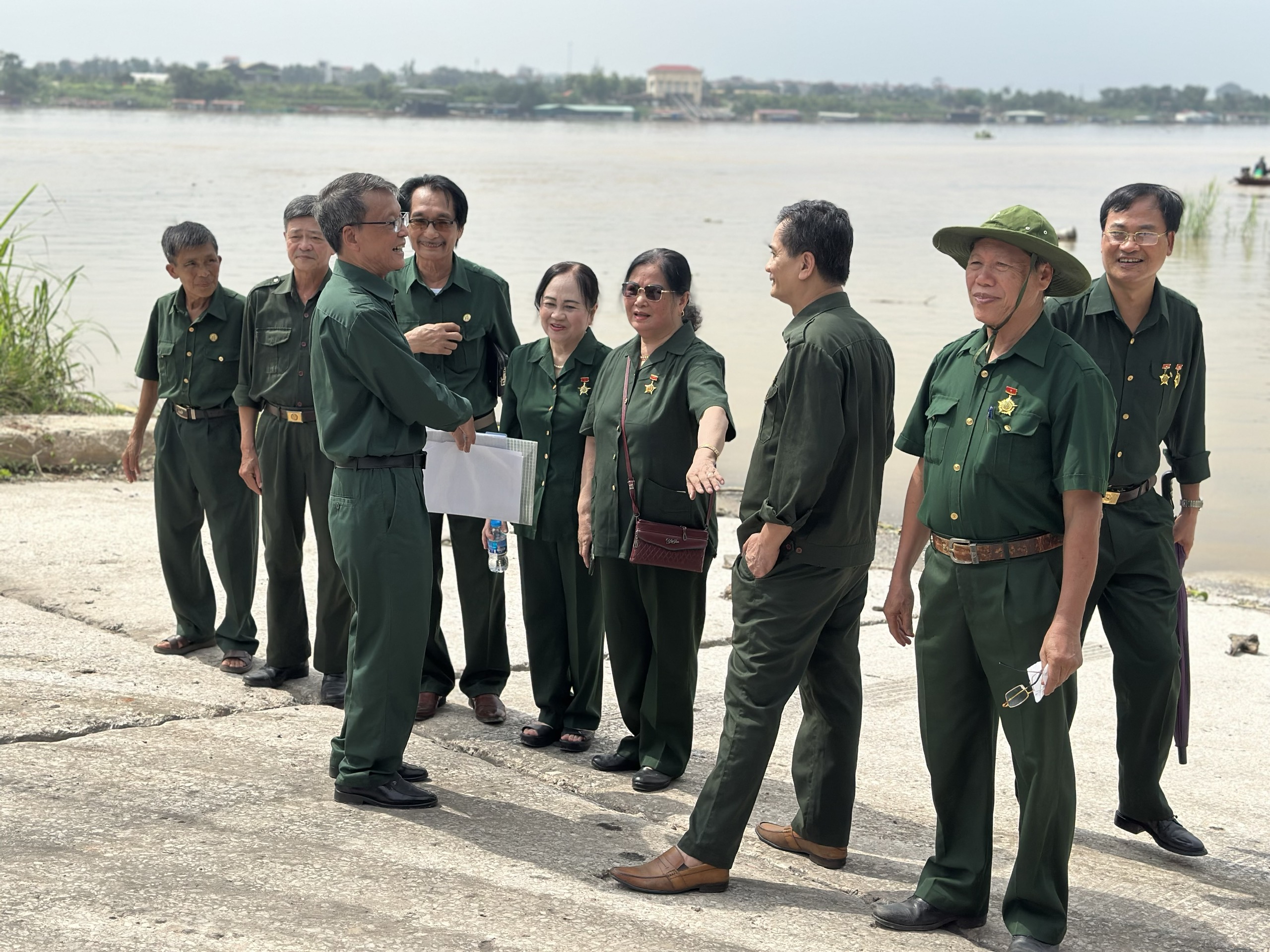 Nơi ghi dấu những chiến c&ocirc;ng "sống b&aacute;m cầu đường, chết ki&ecirc;n cường dũng cảm" ở Thủ đ&ocirc;- Ảnh 12.