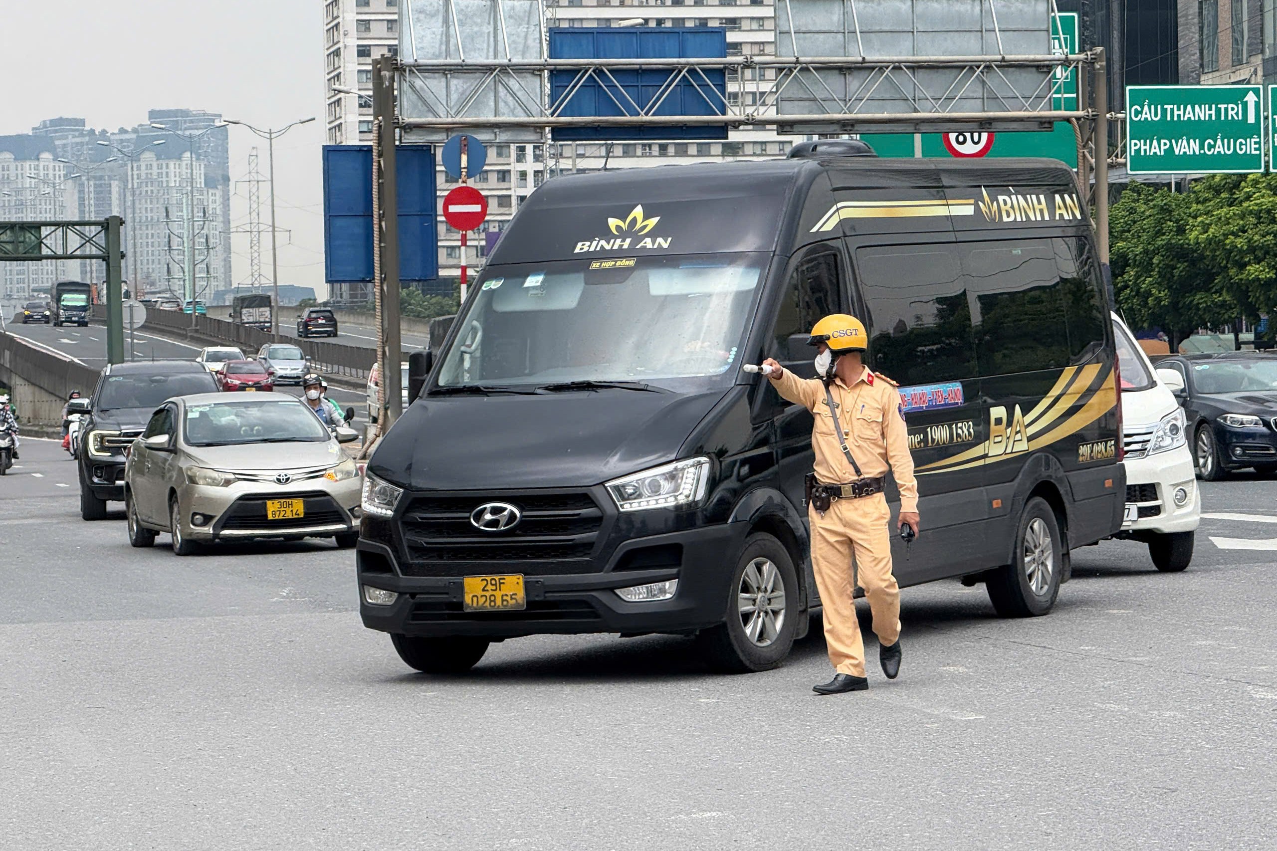 CSGT tổng kiểm tra xe kinh doanh vận tải, t&agrave;u thuyền tr&ecirc;n to&agrave;n quốc trong một th&aacute;ng- Ảnh 1.