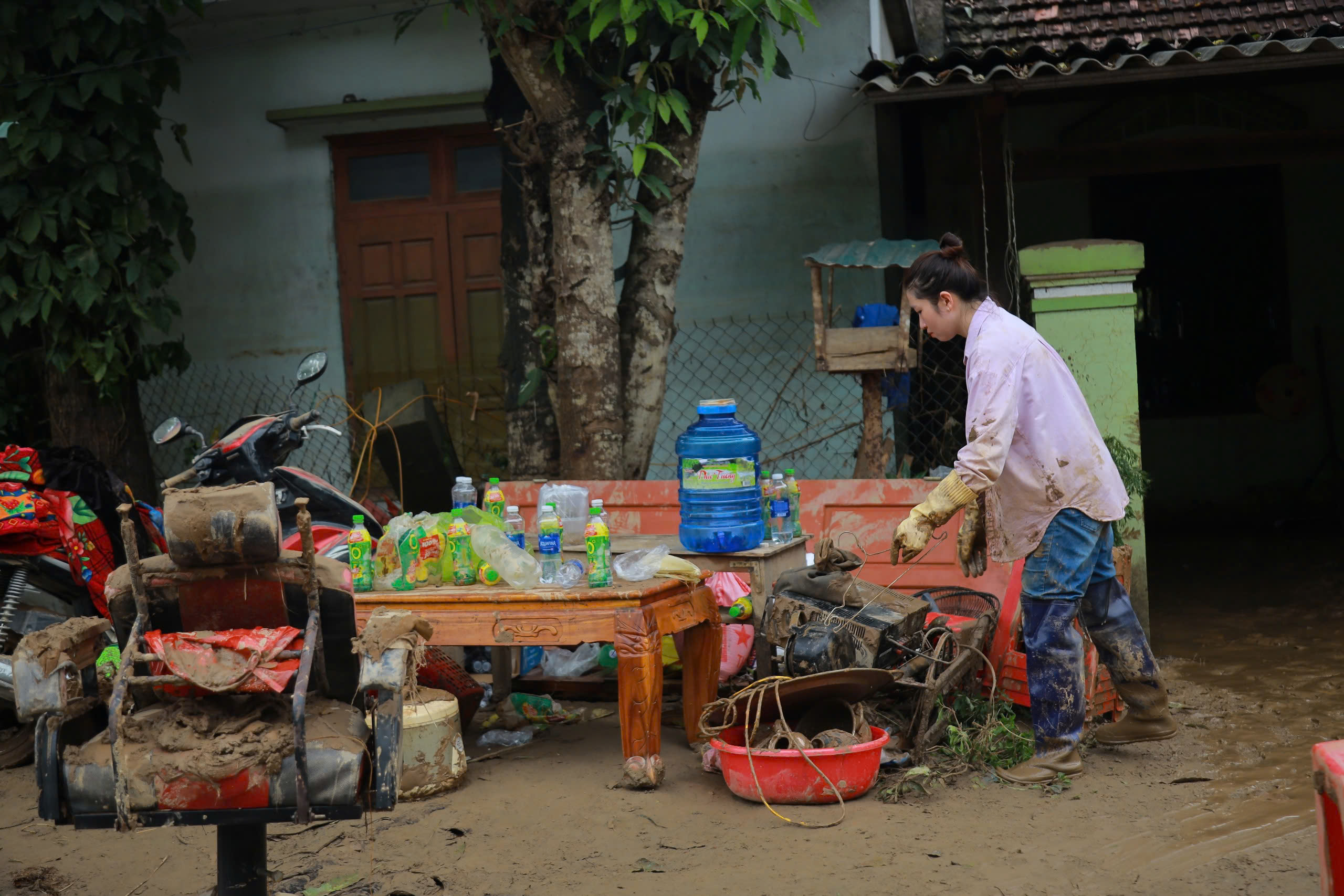 Nghệ An: "Rốn lũ" Tương Dương ngổn ngang sau cơn lũ lịch sử- Ảnh 9.