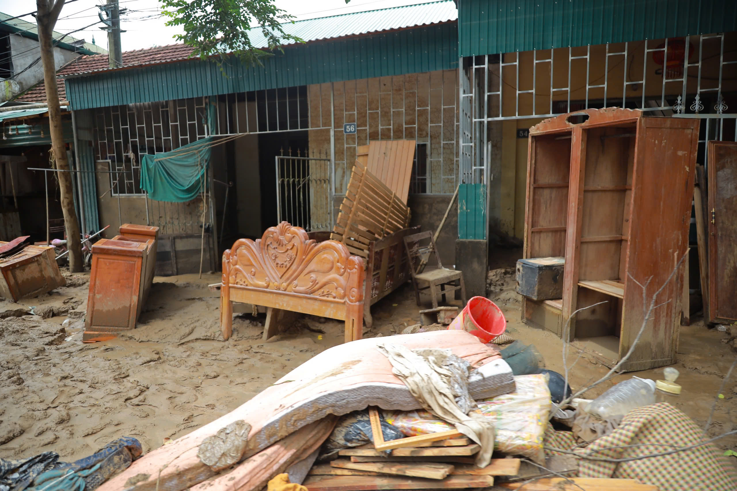 Nghệ An: "Rốn lũ" Tương Dương ngổn ngang sau cơn lũ lịch sử- Ảnh 7.