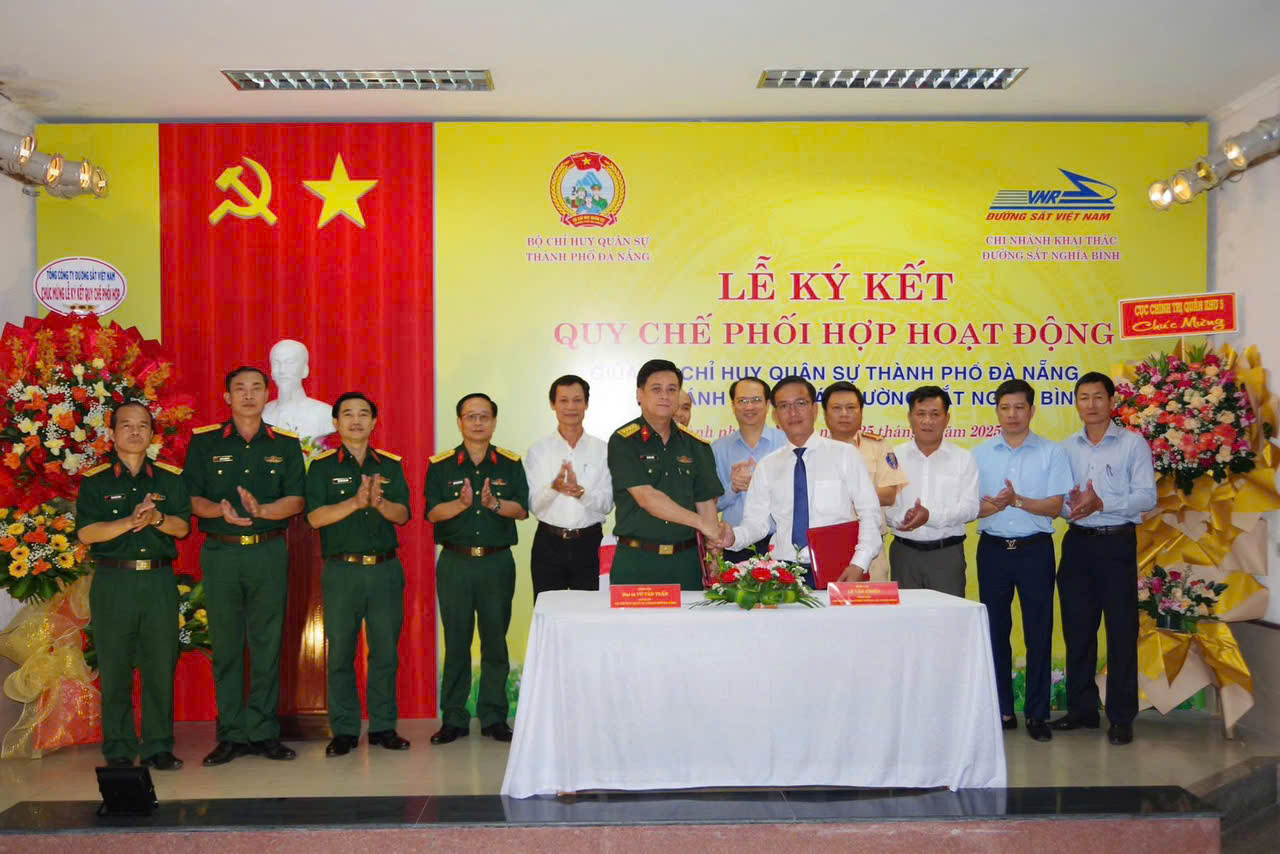 Bộ CHQS Đ&agrave; Nẵng v&agrave; chi nh&aacute;nh đường sắt Nghĩa B&igrave;nh hợp t&aacute;c đảm bảo an to&agrave;n đường sắt- Ảnh 1.