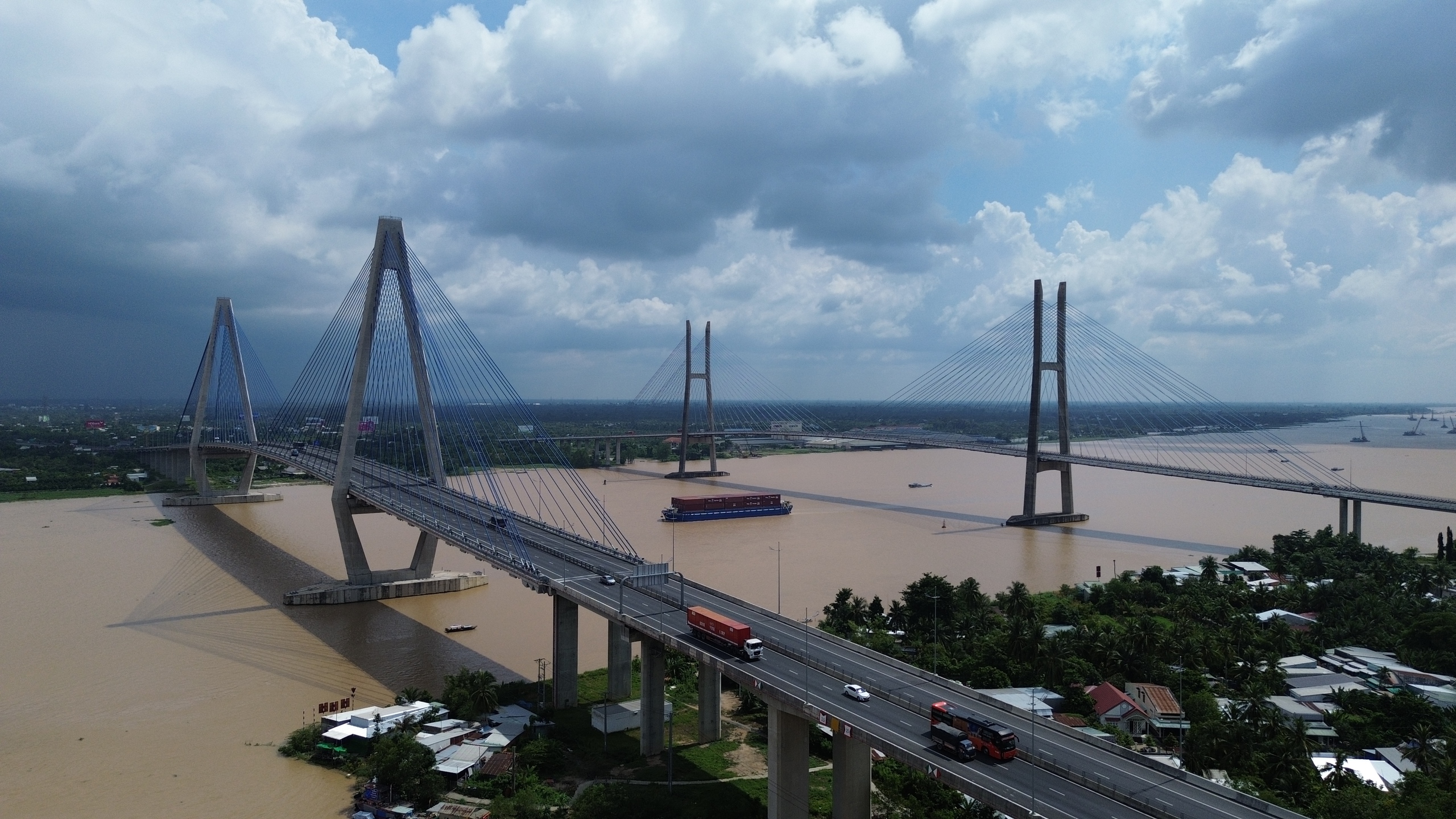 Hạ tầng giao th&ocirc;ng hiện đại th&uacute;c đẩy ph&aacute;t triển Đồng bằng s&ocirc;ng Cửu Long- Ảnh 1.