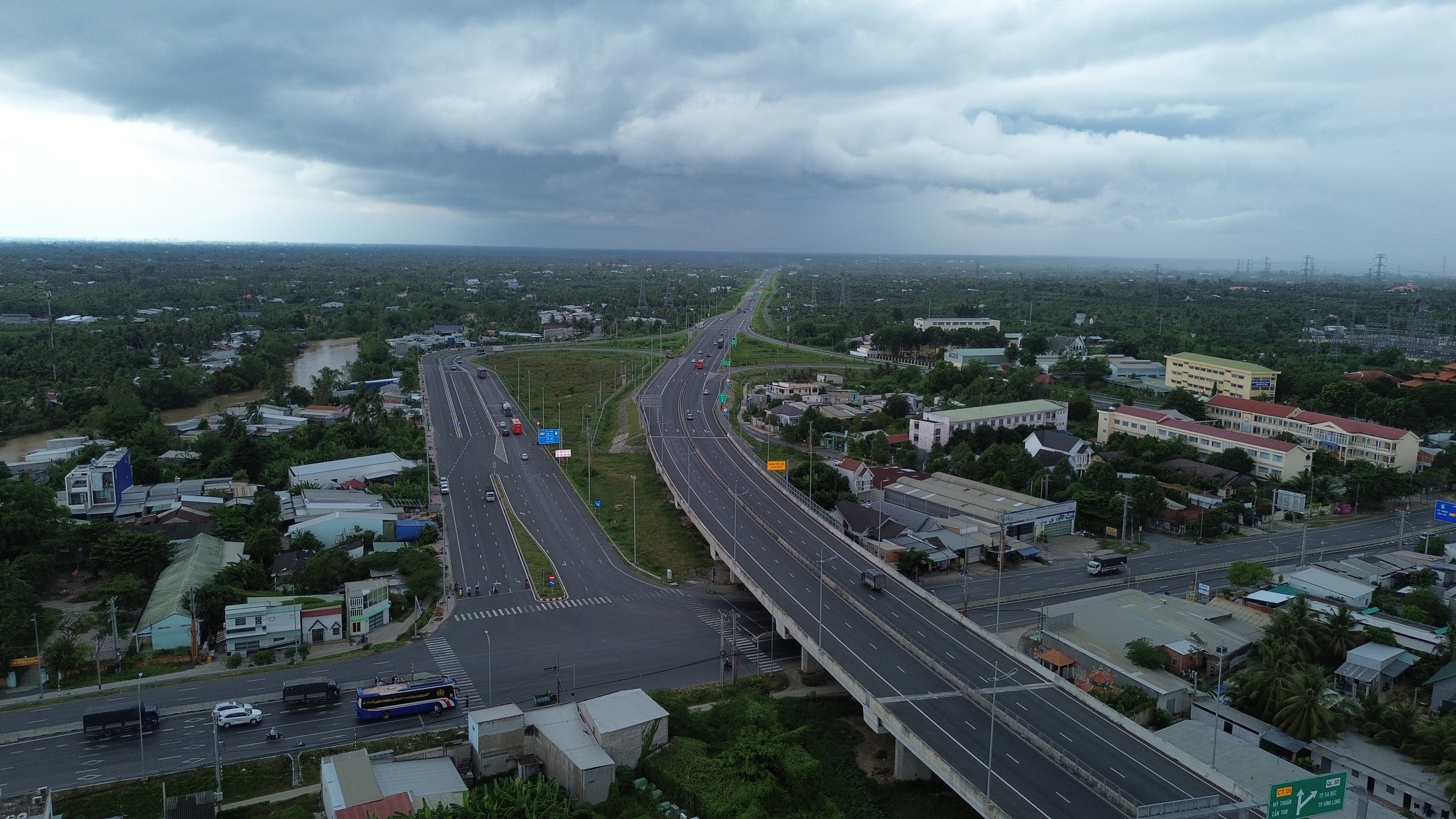 Hạ tầng giao th&ocirc;ng hiện đại th&uacute;c đẩy ph&aacute;t triển Đồng bằng s&ocirc;ng Cửu Long- Ảnh 2.