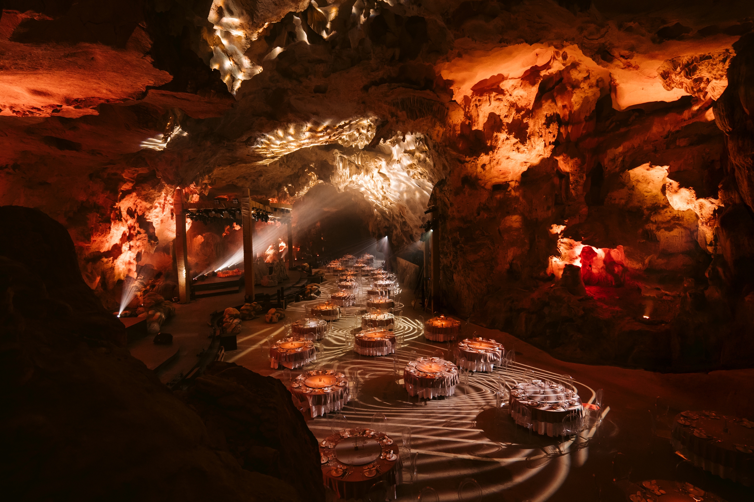 Hang Ngọc Rồng l&agrave; điểm đến tiếp theo của Giải thưởng ch&acirc;u &Aacute;- Ảnh 2.