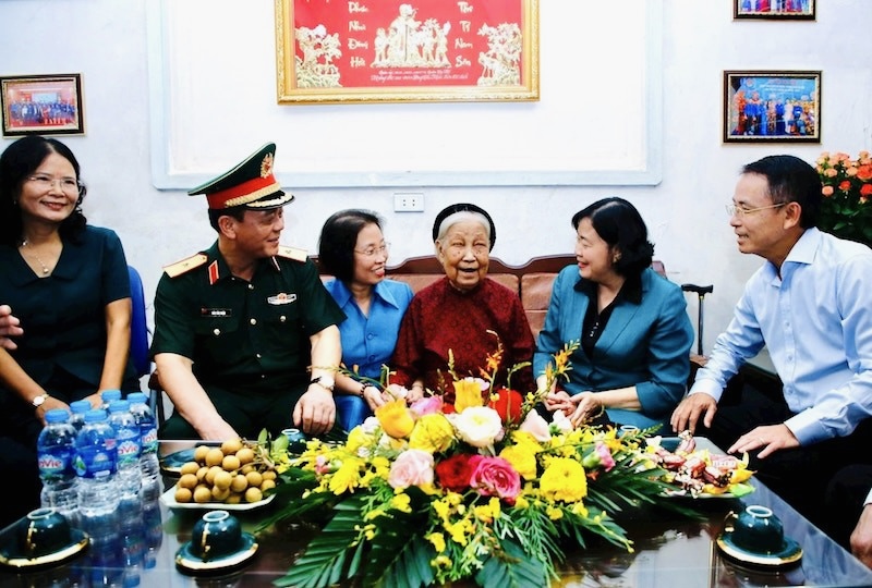 Hà Nội chi hơn 187 tỷ đồng tặng quà người có công dịp Quốc khánh 2/9- Ảnh 1. Hà Nội chi hơn 187 tỷ đồng tặng quà người có công dịp Quốc khánh 2/9- Ảnh 1.