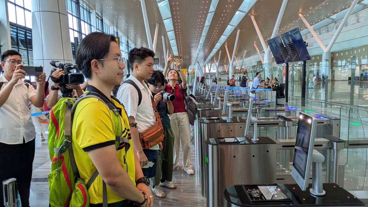 Nh&agrave; ga T3 T&acirc;n Sơn Nhất &aacute;p dụng c&ocirc;ng nghệ số, check-in sinh trắc học- Ảnh 3.