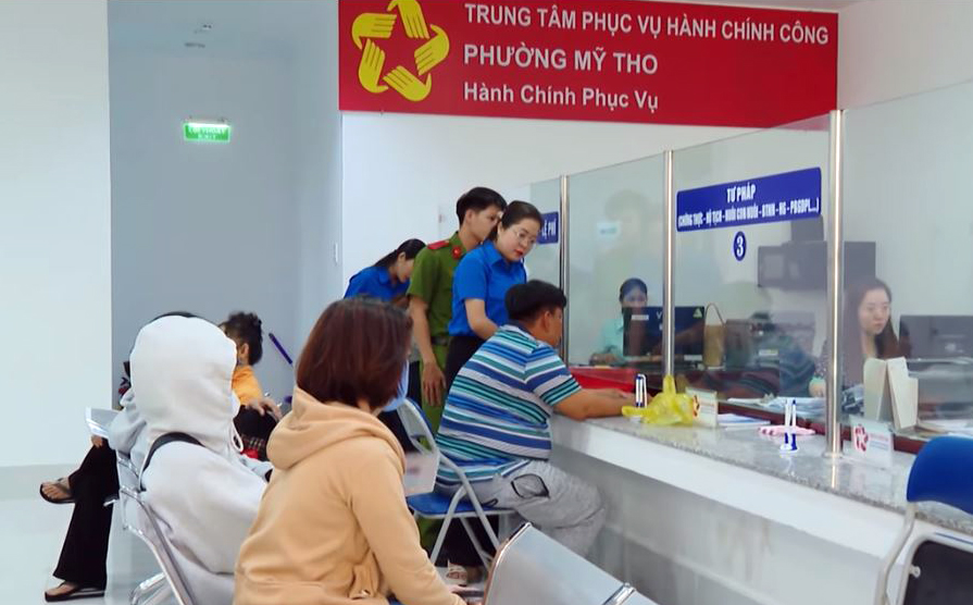 Đồng Tháp: 20 ngày sau sáp nhập xử lý 25.000 hồ sơ, 98% đúng hạn- Ảnh 2. Đồng Tháp: 20 ngày sau sáp nhập xử lý 25.000 hồ sơ, 98% đúng hạn- Ảnh 2.