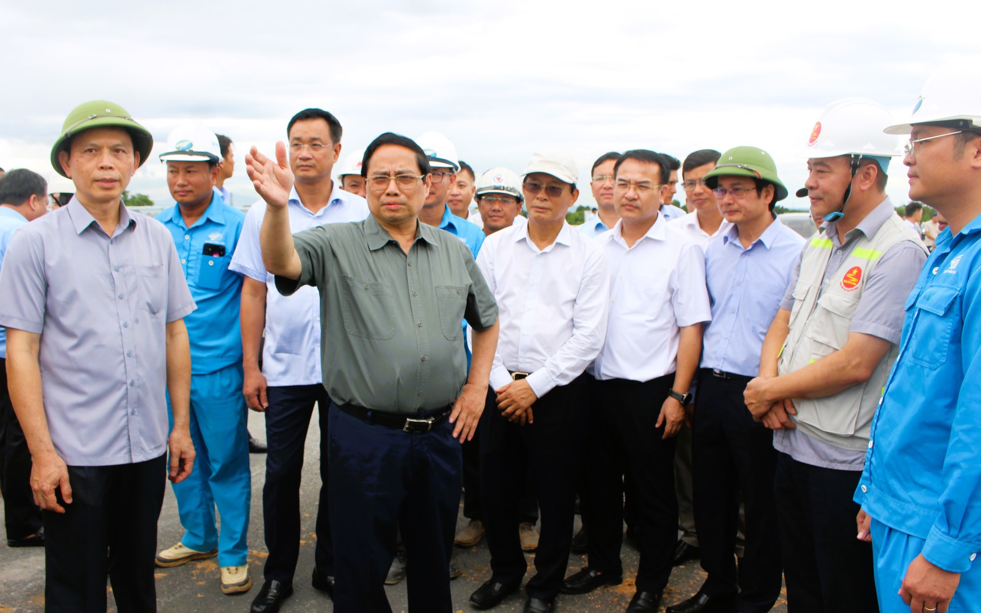 Toàn cảnh cao tốc Vạn Ninh - Cam Lộ trước ngày thông xe- Ảnh 16. Thủ tướng Phạm Minh Chính: Quyết hoàn thành cao tốc Vạn Ninh - Cam Lộ vào 19/8