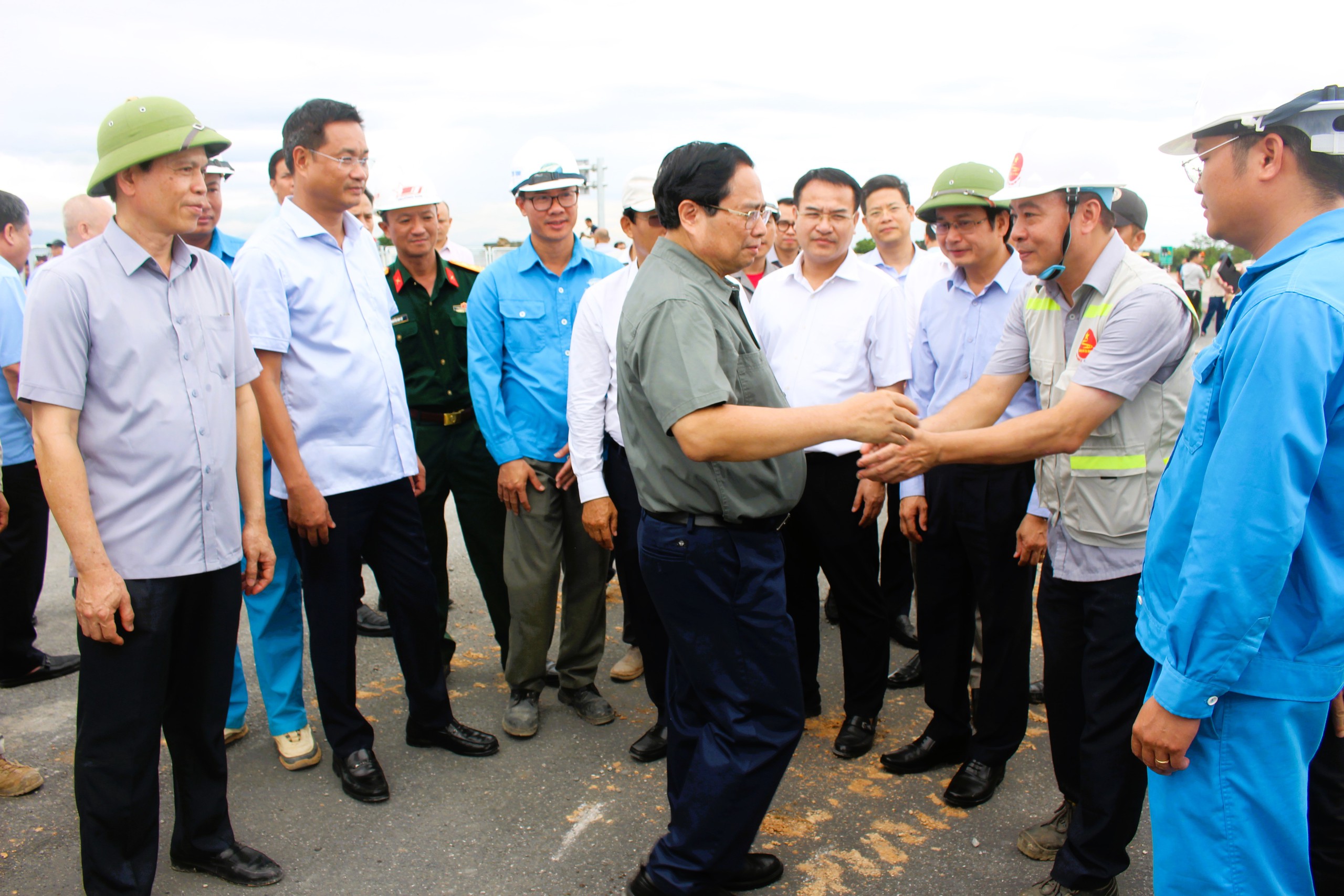 Thủ tướng Phạm Minh Ch&iacute;nh: Quyết ho&agrave;n th&agrave;nh cao tốc Vạn Ninh - Cam Lộ v&agrave;o 19/8- Ảnh 4.